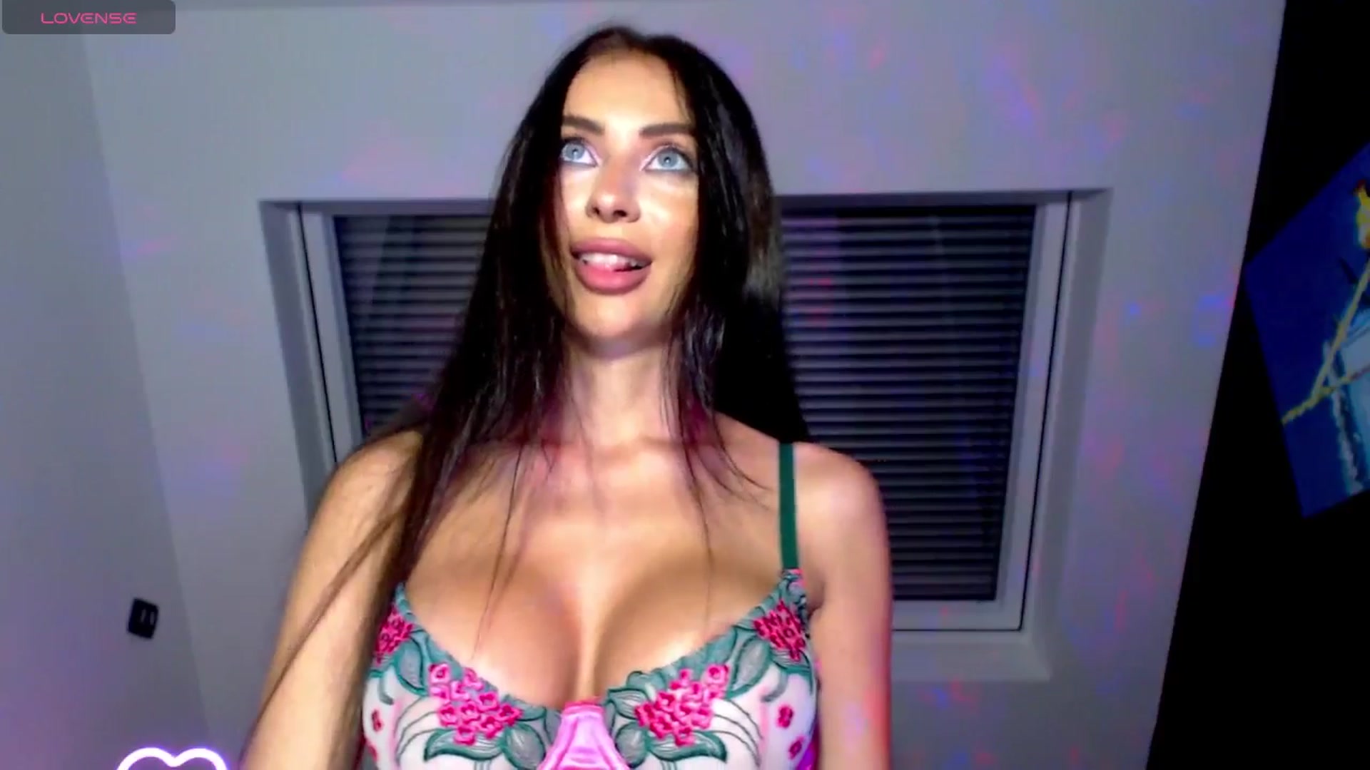 Gallery image thumbnail from Alliciya's myfreecams stream on, 07/25/2025, 17:18 image 15 of 20