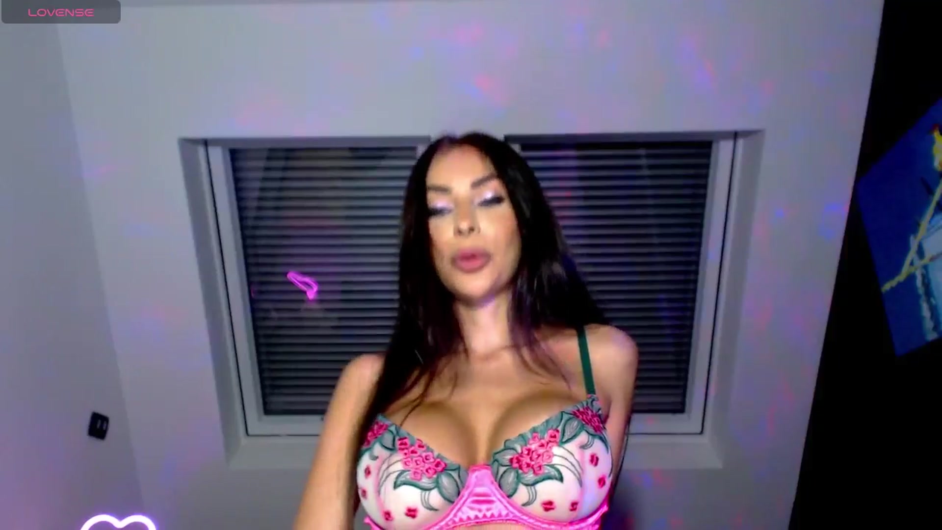 Gallery image thumbnail from Alliciya's myfreecams stream on, 07/25/2025, 17:18 image 17 of 20