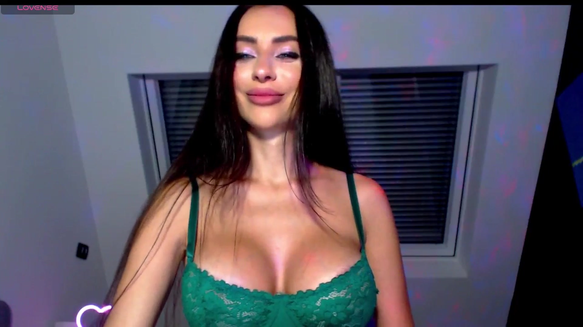 Gallery image thumbnail from Alliciya's myfreecams stream on, 08/02/2025, 17:33 image 7 of 20