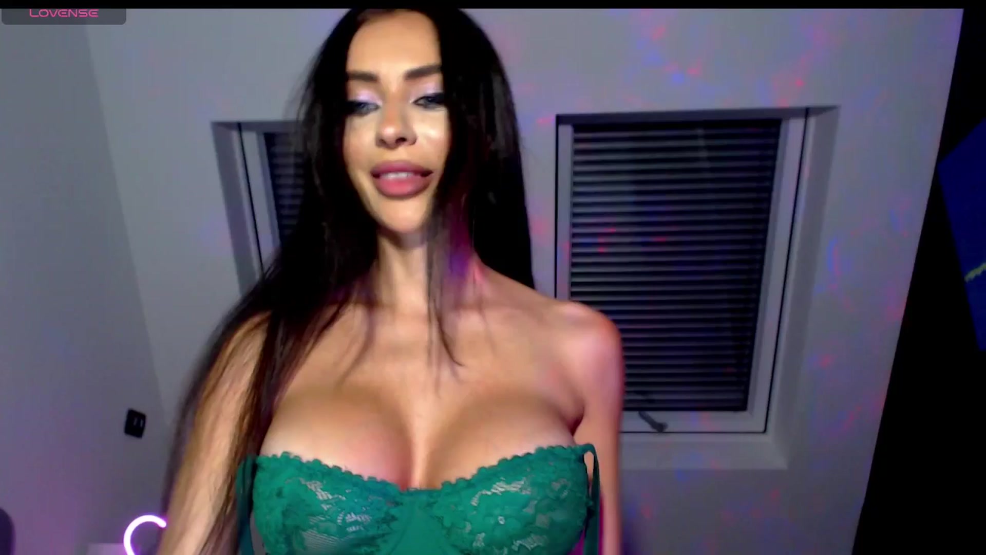 Gallery image thumbnail from Alliciya's myfreecams stream on, 08/02/2025, 20:09 image 4 of 20
