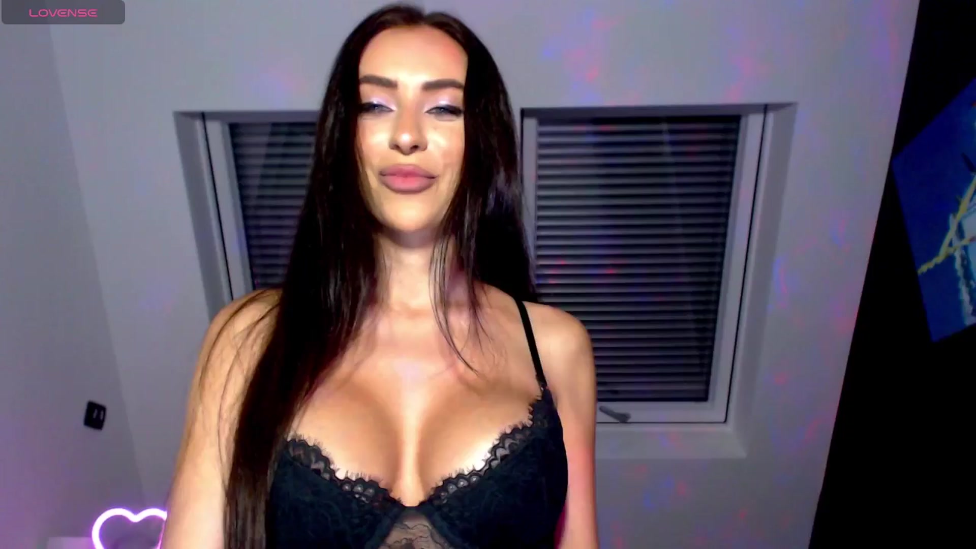 Gallery image thumbnail from Alliciya's myfreecams stream on, 08/17/2025, 18:27 image 1 of 20
