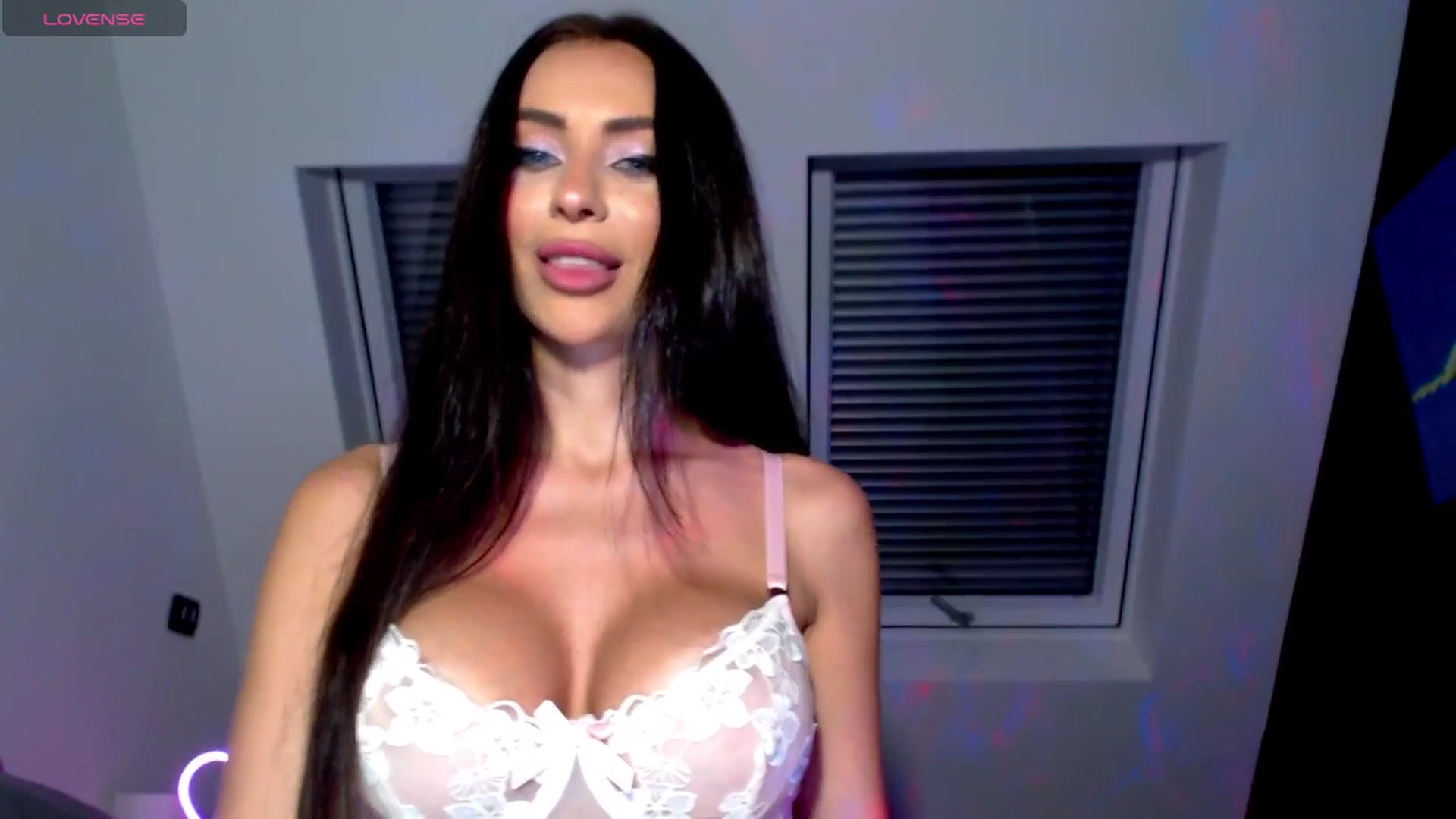 Gallery image thumbnail from Alliciya's myfreecams stream on, 08/19/2025, 18:03 image 4 of 20