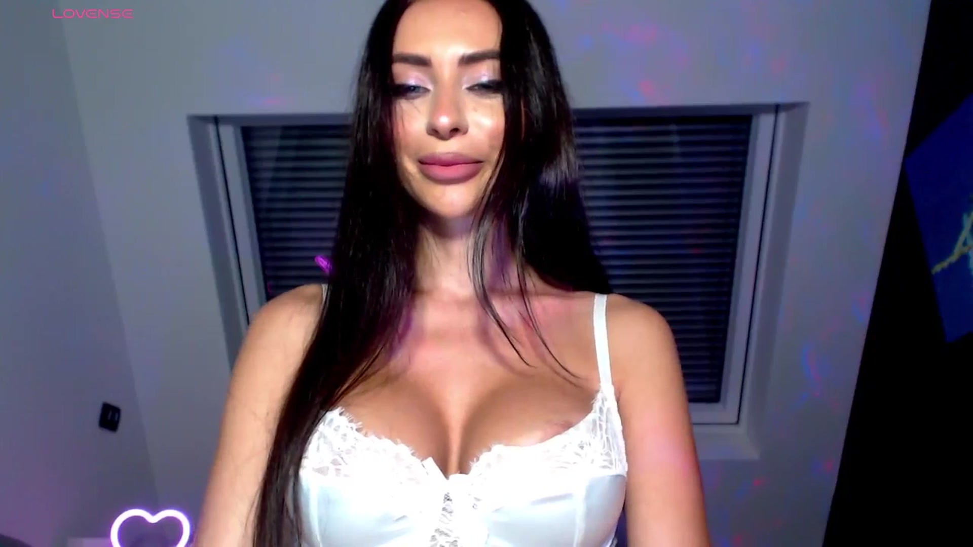 Gallery image thumbnail from Alliciya's myfreecams stream on, 08/26/2025, 17:23 image 11 of 20