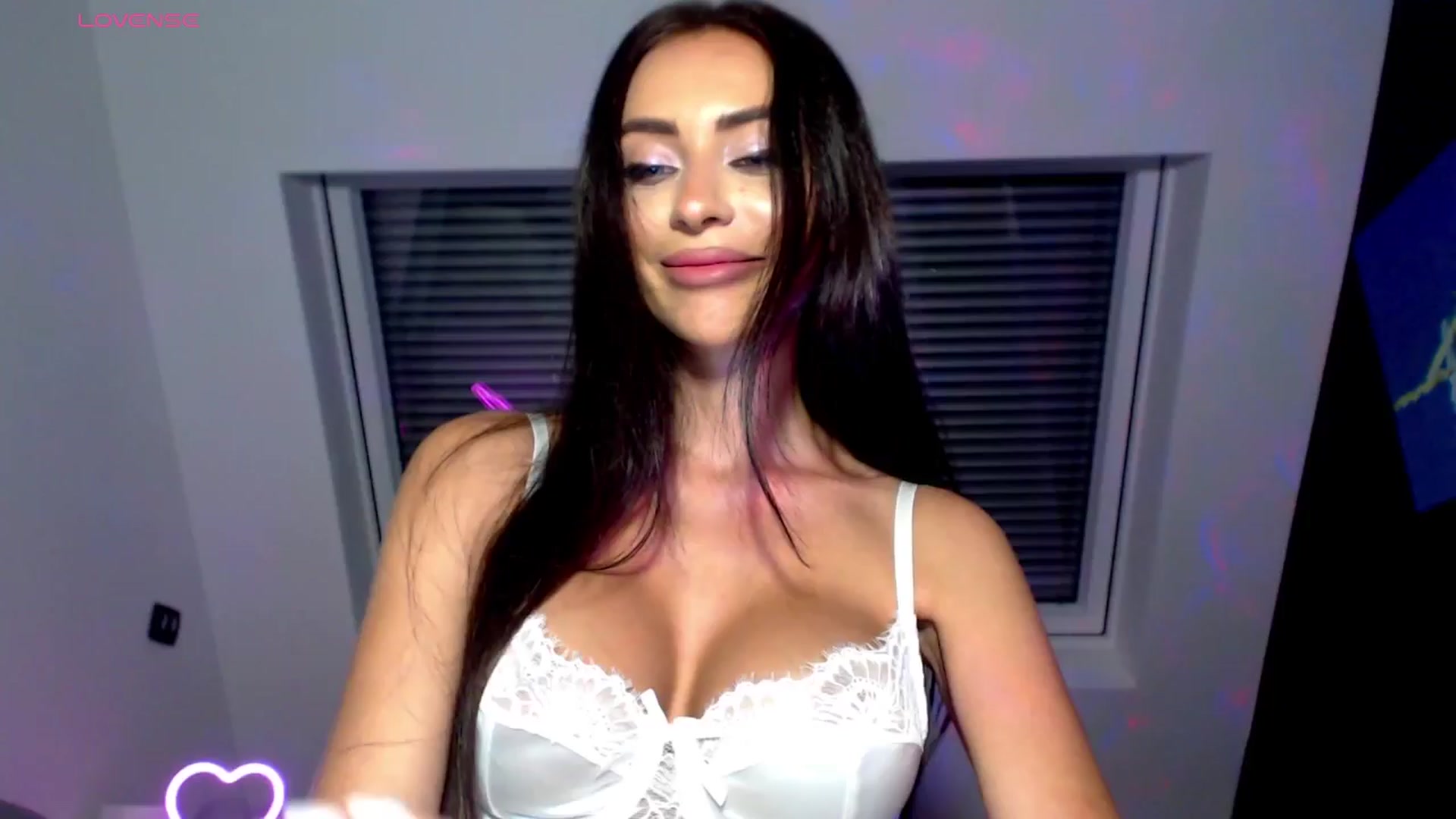 Gallery image thumbnail from Alliciya's myfreecams stream on, 08/26/2025, 17:23 image 4 of 20
