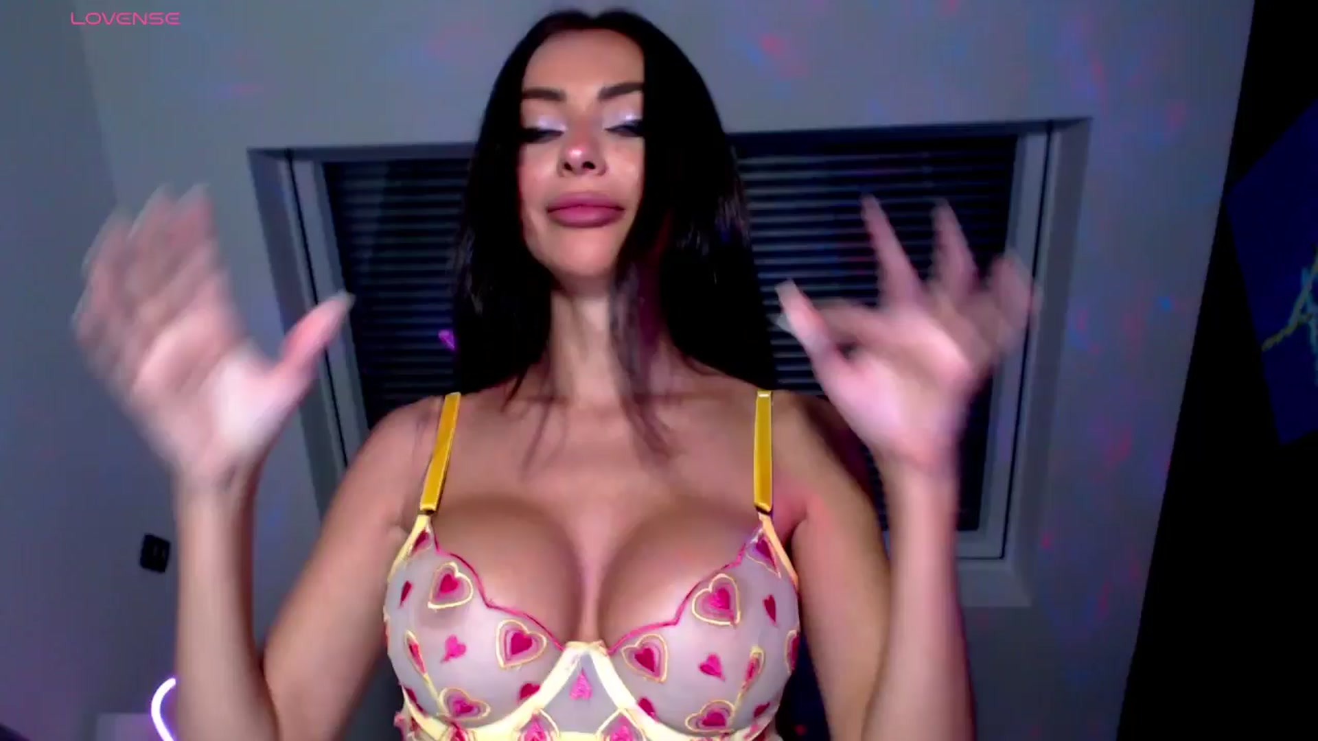 Gallery image thumbnail from Alliciya's myfreecams stream on, 08/27/2025, 16:45 image 9 of 20