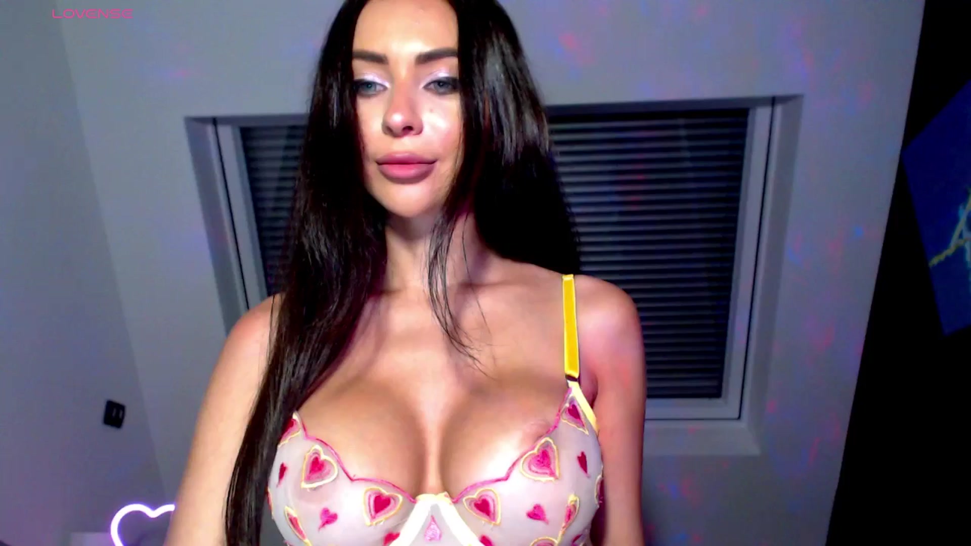 Gallery image thumbnail from Alliciya's myfreecams stream on, 08/27/2025, 18:32 image 8 of 20