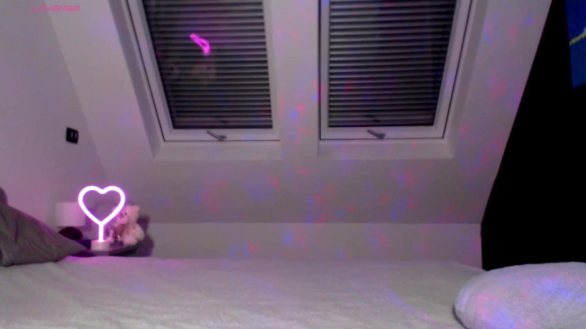 Gallery image thumbnail from Alliciya's myfreecams stream on, 08/27/2025, 18:32 image 15 of 20