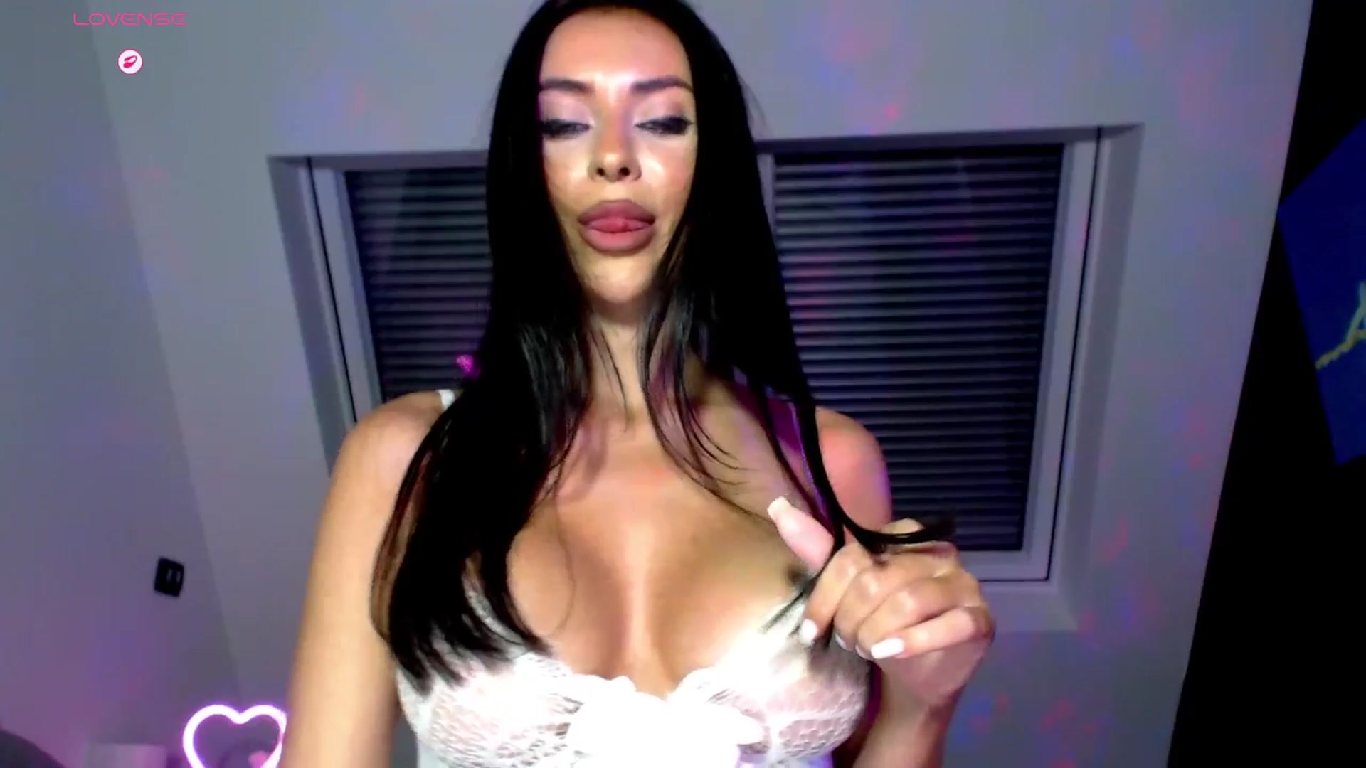 Gallery image thumbnail from Alliciya's myfreecams stream on, 09/26/2025, 22:24 image 5 of 20