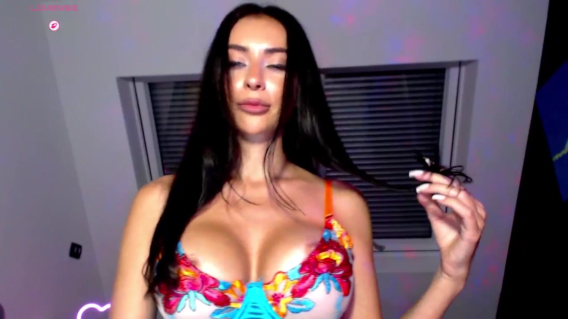 Gallery image thumbnail from Alliciya's myfreecams stream on, 09/28/2025, 17:30 image 18 of 20