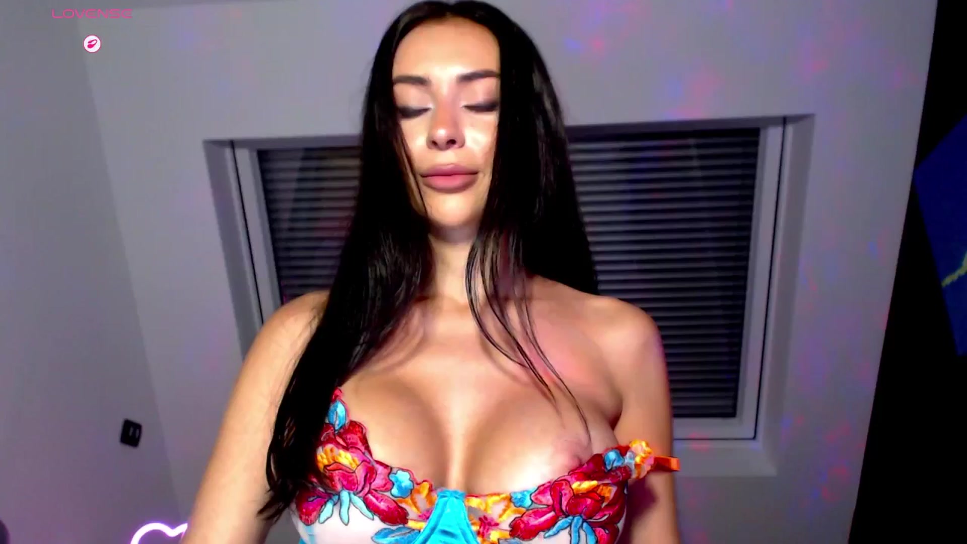 Gallery image thumbnail from Alliciya's myfreecams stream on, 09/28/2025, 17:30 image 2 of 20