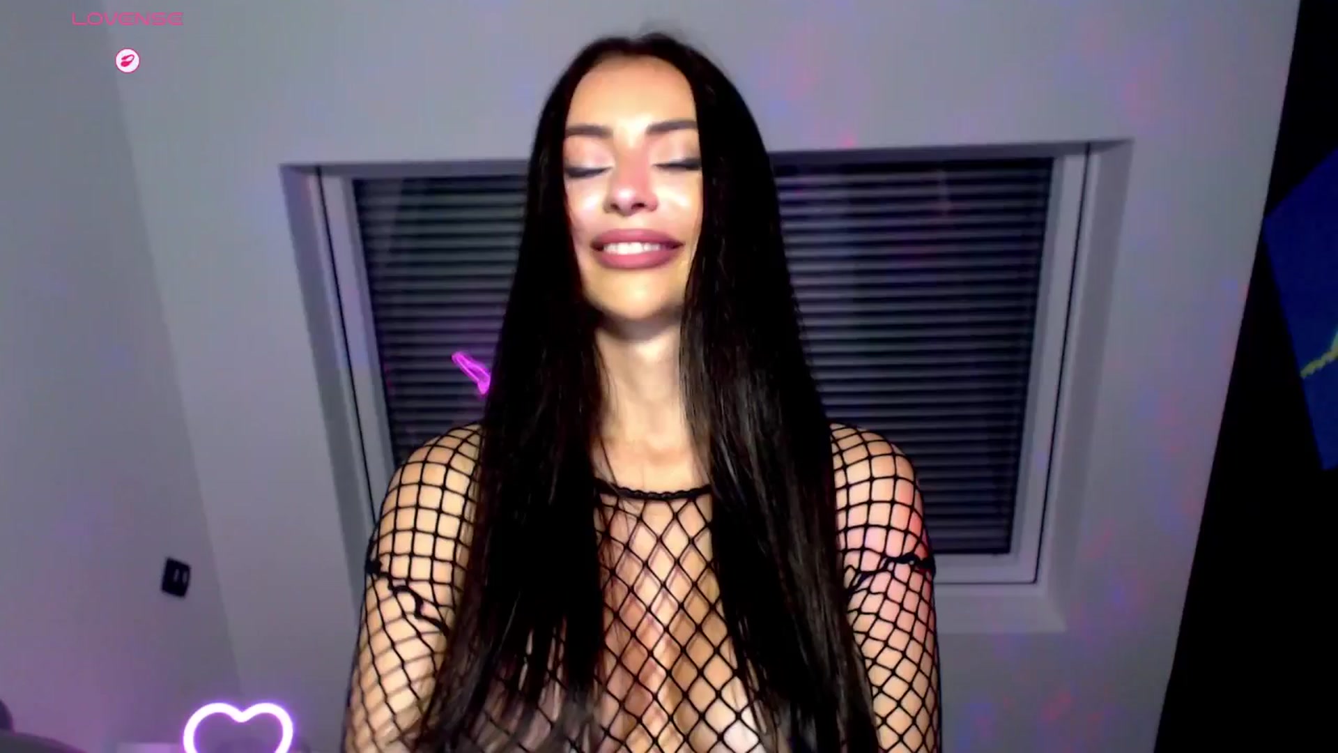 Gallery image thumbnail from Alliciya's myfreecams stream on, 10/19/2025, 18:15 image 5 of 20
