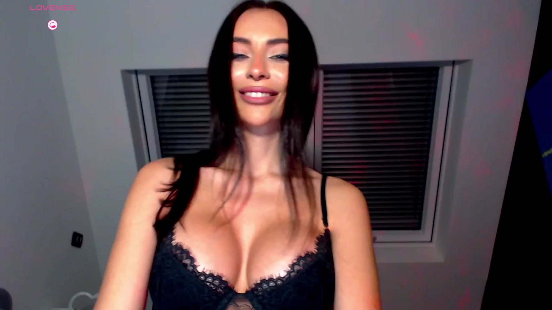 Gallery image thumbnail from Alliciya's myfreecams stream on, 11/12/2025, 17:32 image 3 of 20