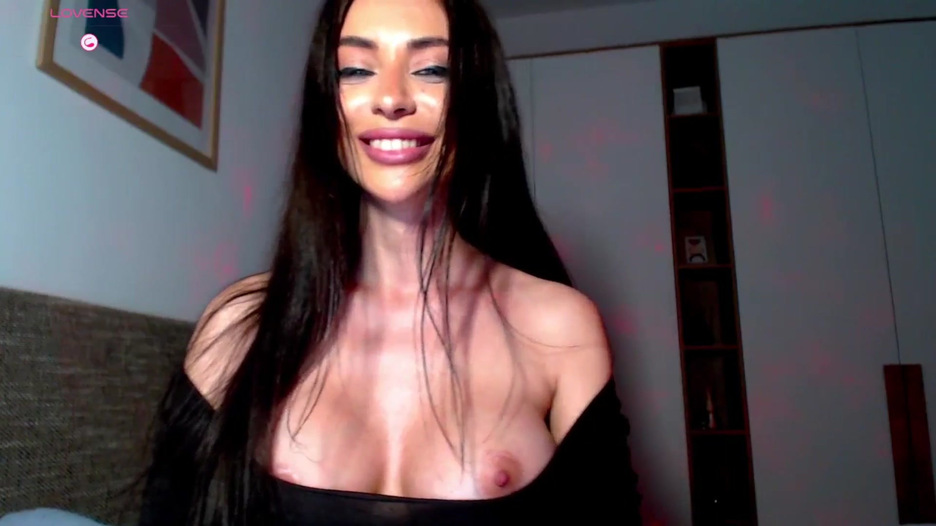 Gallery image thumbnail from Alliciya's myfreecams stream on, 04/12/2026, 19:38 image 6 of 20