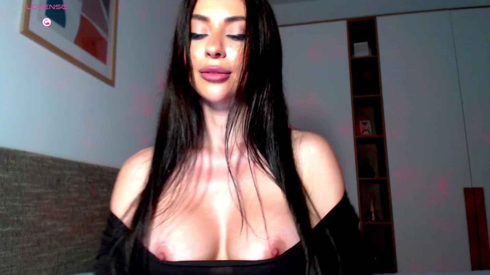 Gallery image thumbnail from Alliciya's myfreecams stream on, 04/12/2026, 21:17 image 4 of 20
