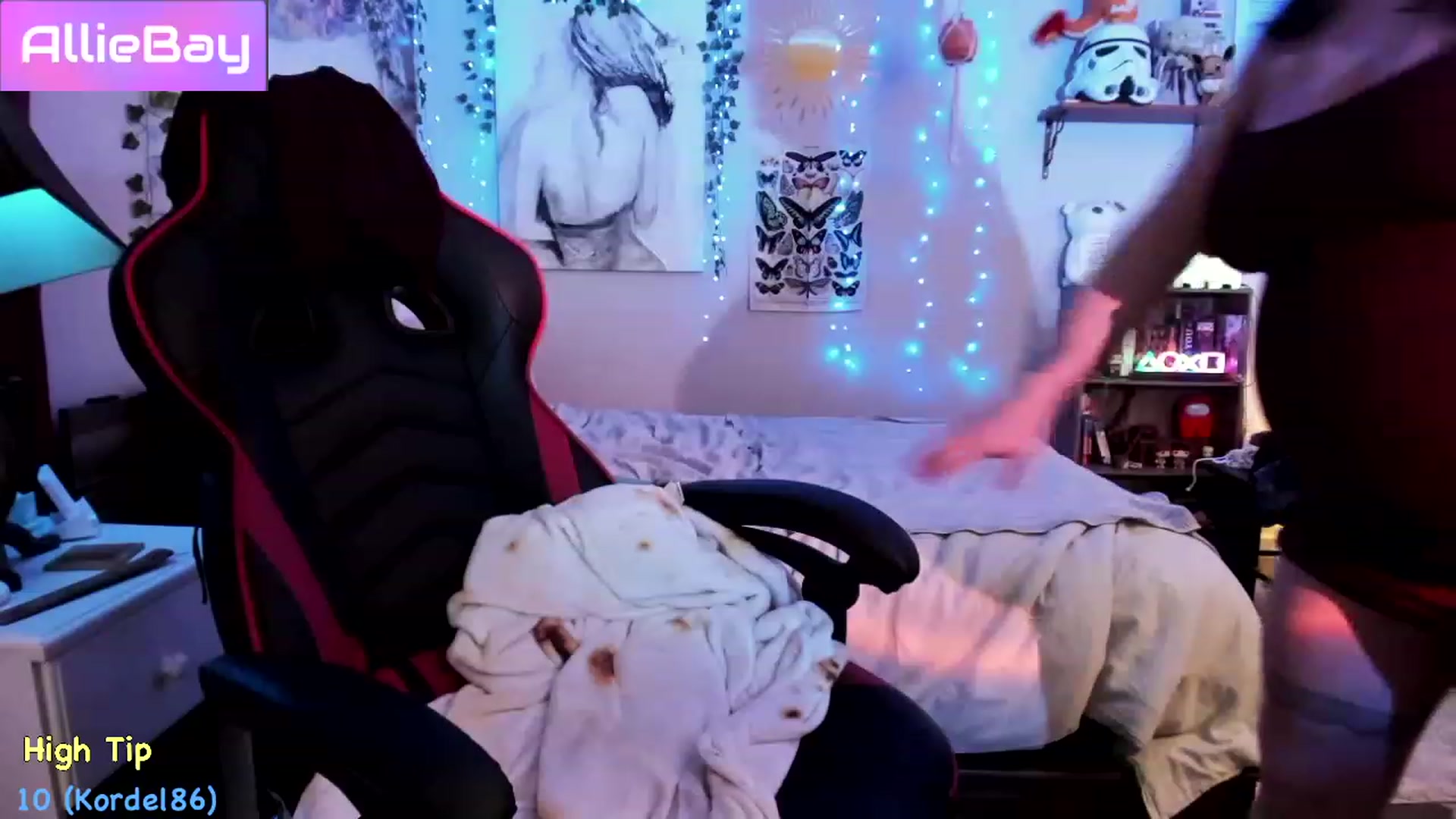 Gallery image thumbnail from AllieBay's myfreecams stream on, 04/22/2023, 04:12 image 16 of 20