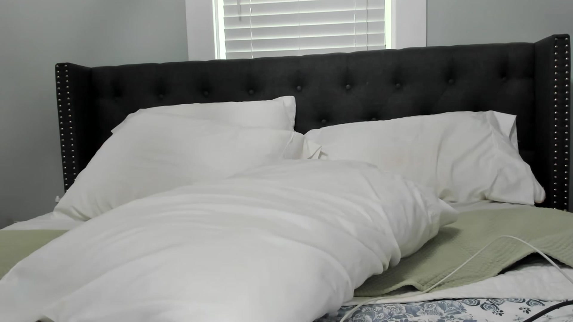 Gallery image thumbnail from AllieKat_4's myfreecams stream on, 05/16/2023, 16:32 image 16 of 20