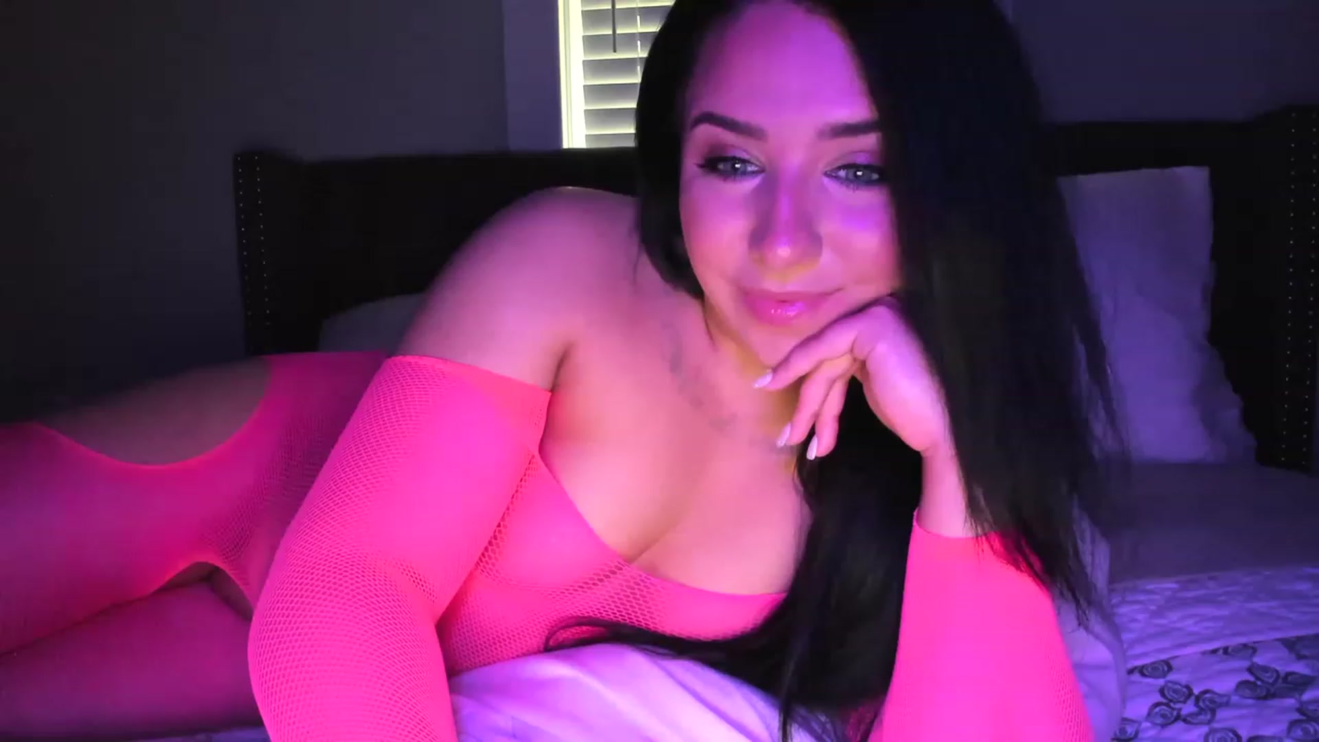 Gallery image thumbnail from AllieKat_4's myfreecams stream on, 06/04/2023, 20:31 image 13 of 20