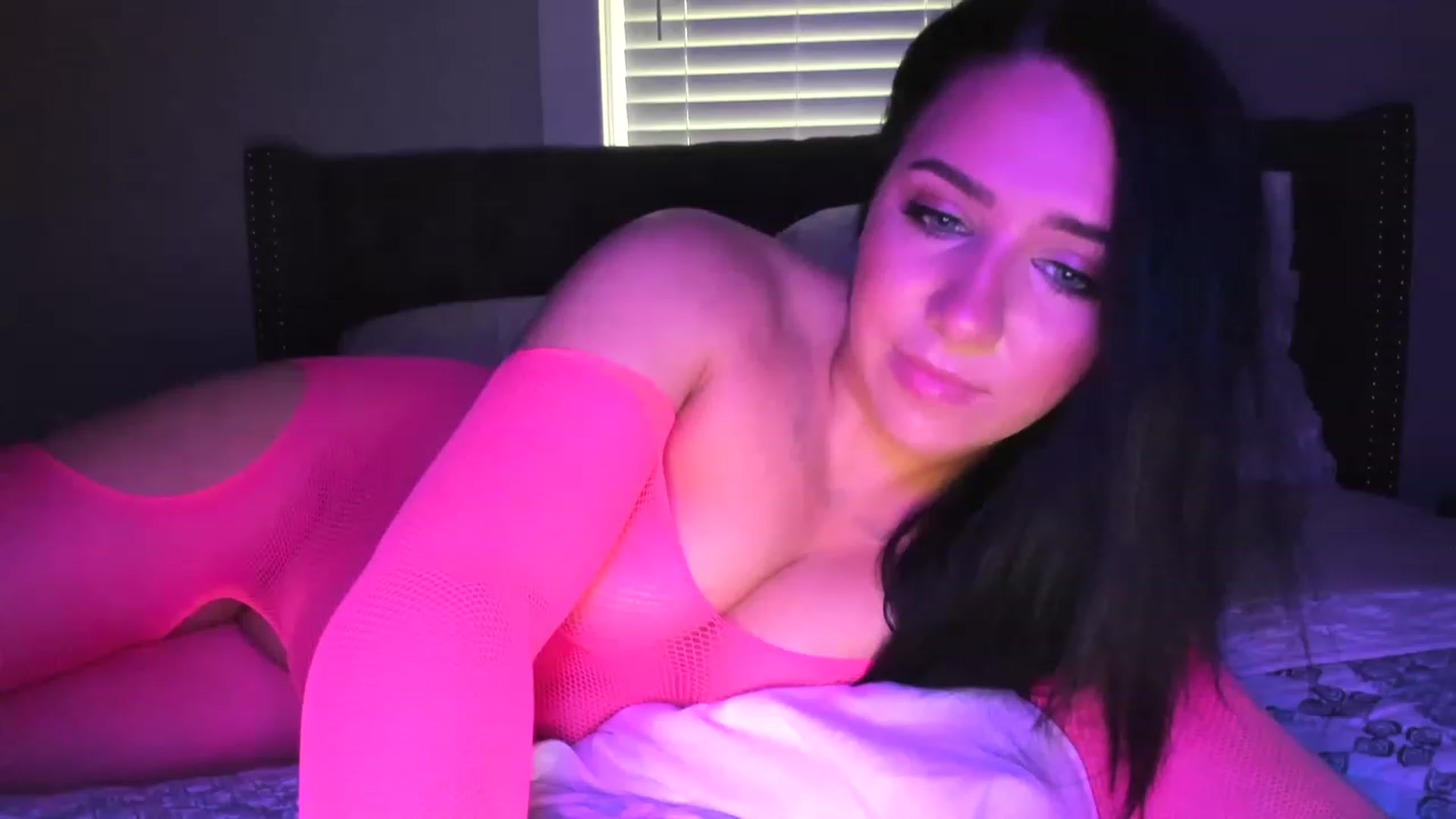 Gallery image thumbnail from AllieKat_4's myfreecams stream on, 06/04/2023, 20:31 image 7 of 20