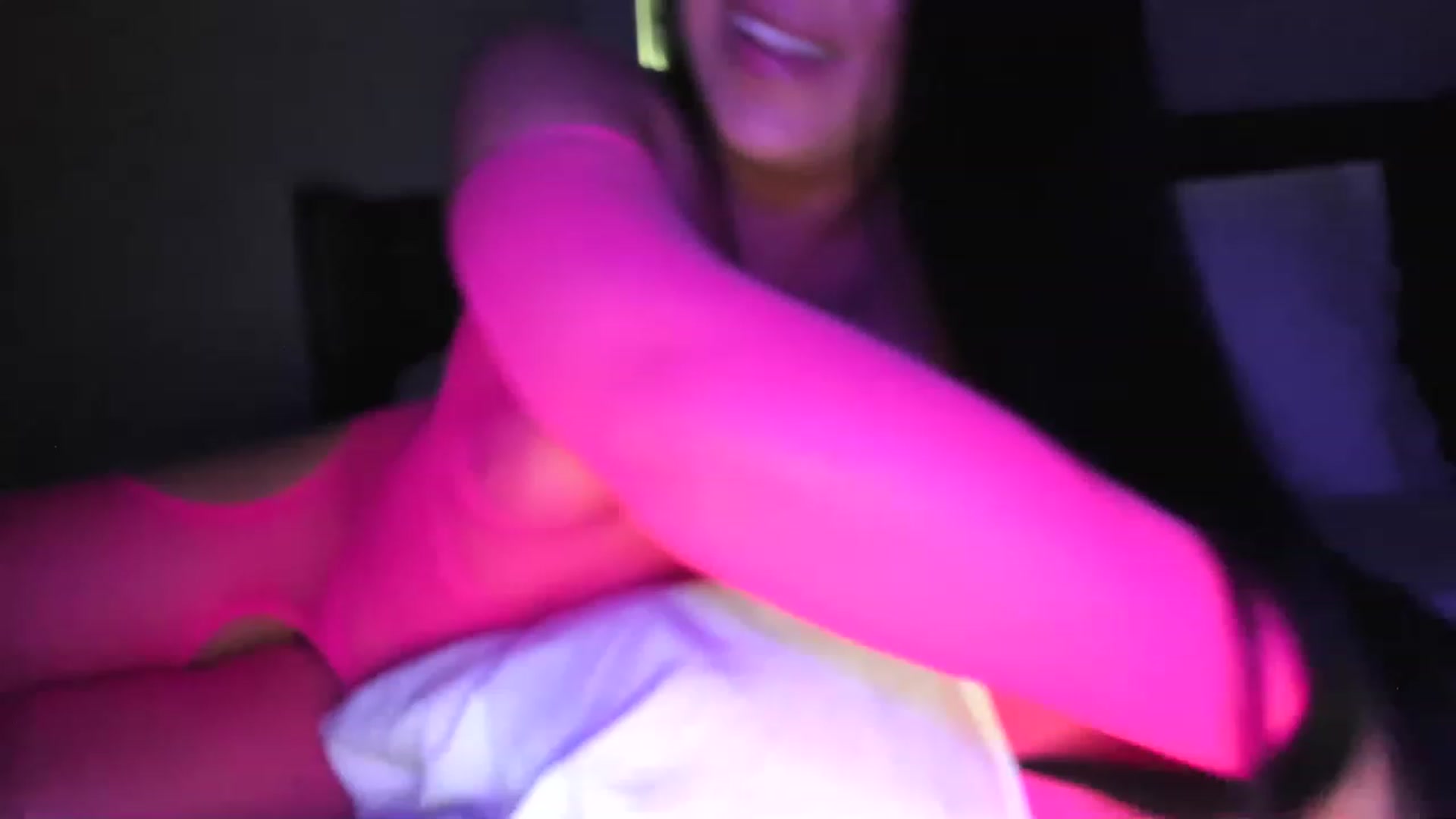 Gallery image thumbnail from AllieKat_4's myfreecams stream on, 06/04/2023, 20:31 image 16 of 20