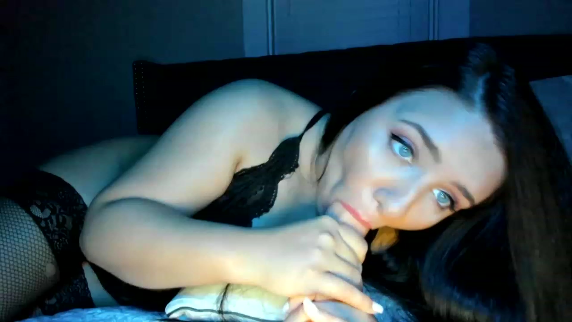 Gallery image thumbnail from AllieKat_4's myfreecams stream on, 06/23/2023, 01:13 image 14 of 20