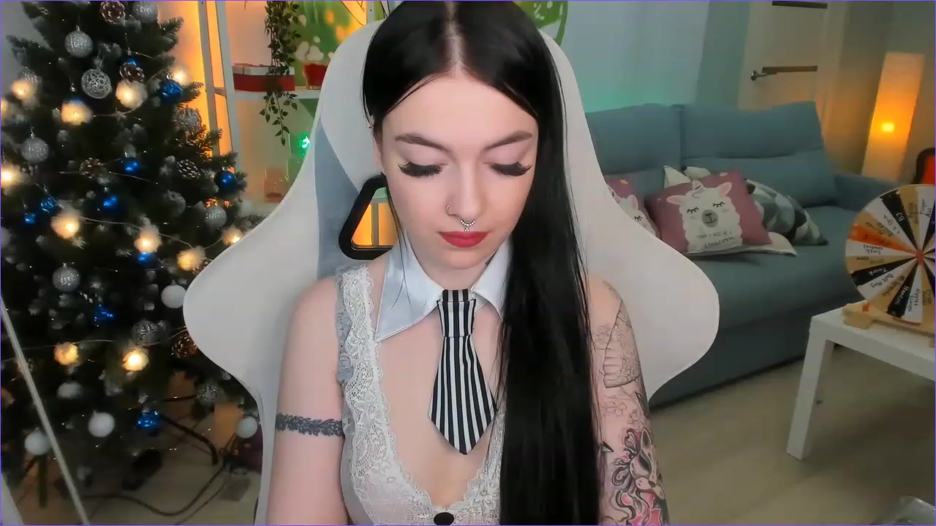 Gallery image thumbnail from AllieStark's myfreecams stream on, 12/12/2022, 01:28 image 12 of 20