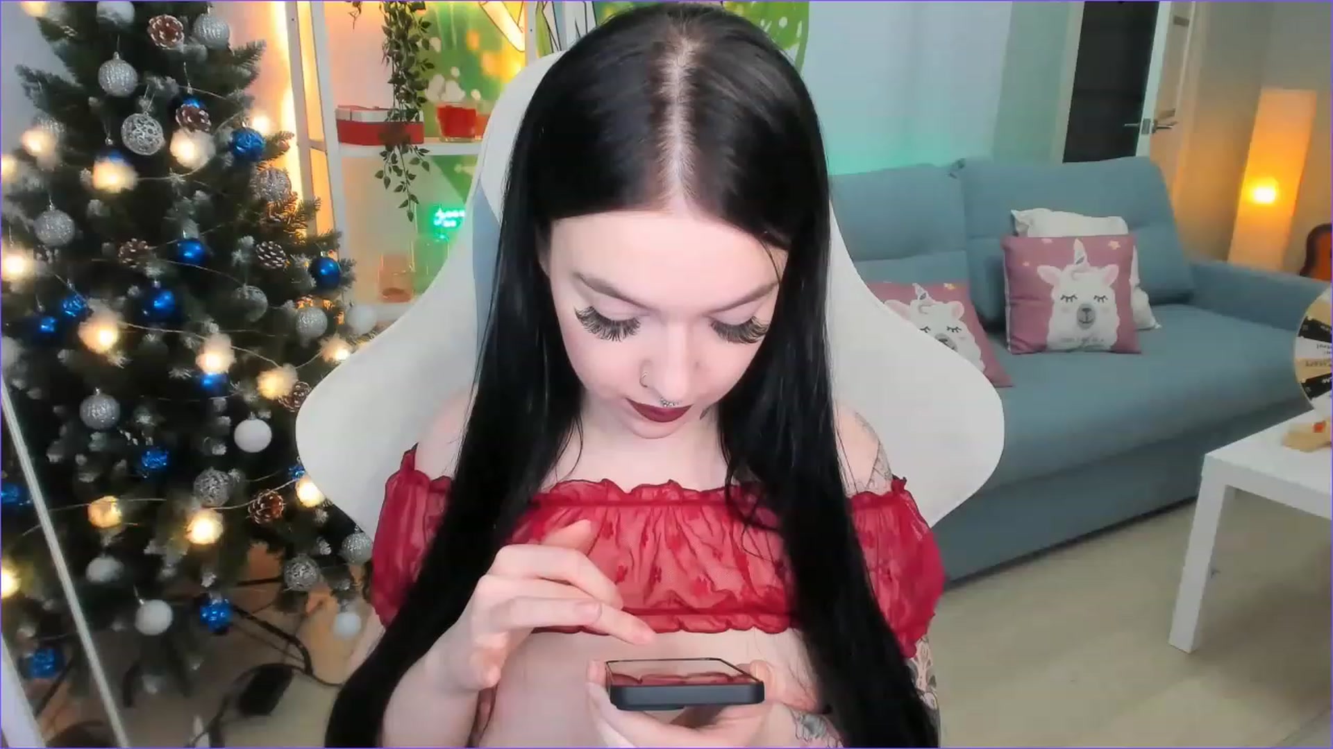 Gallery image thumbnail from AllieStark's myfreecams stream on, 12/13/2022, 24:15 image 2 of 20