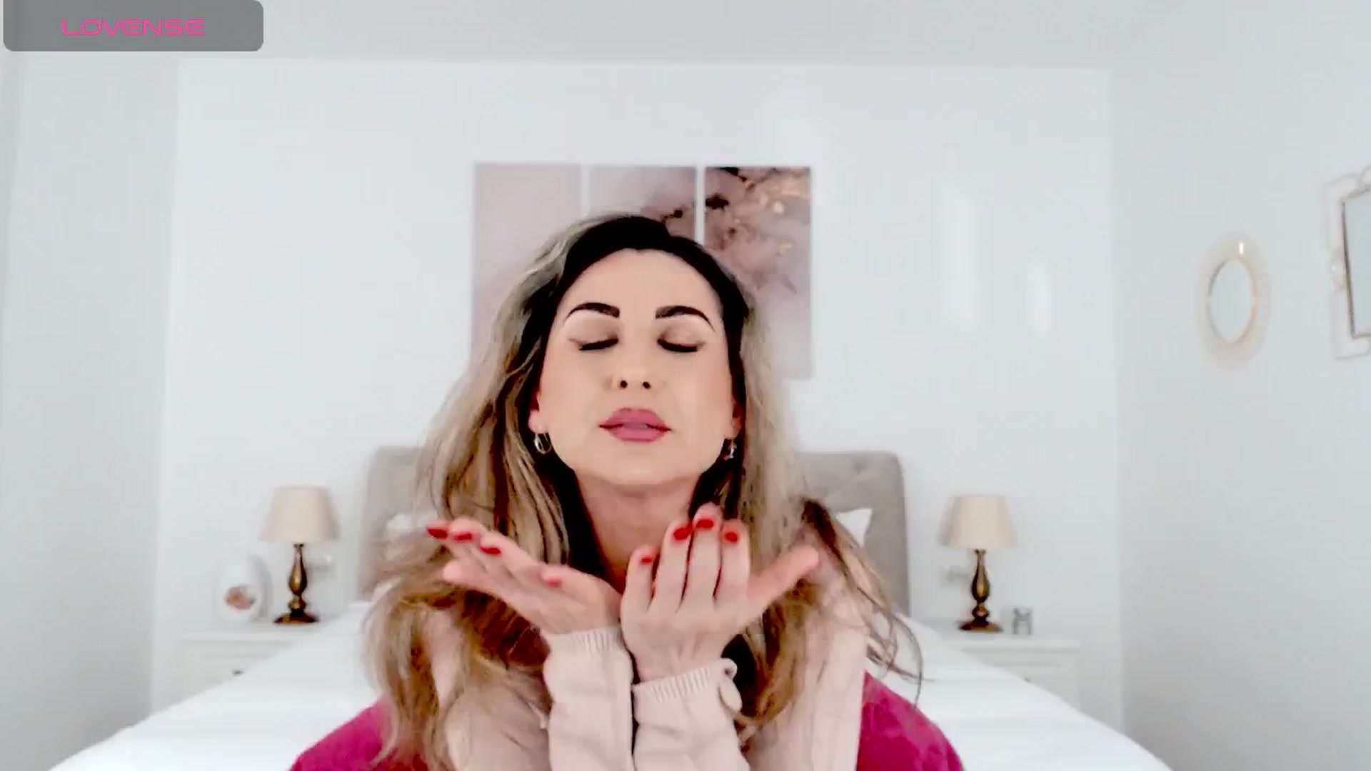 Gallery image thumbnail from AllieSweet's myfreecams stream on, 12/13/2024, 20:00 image 7 of 20