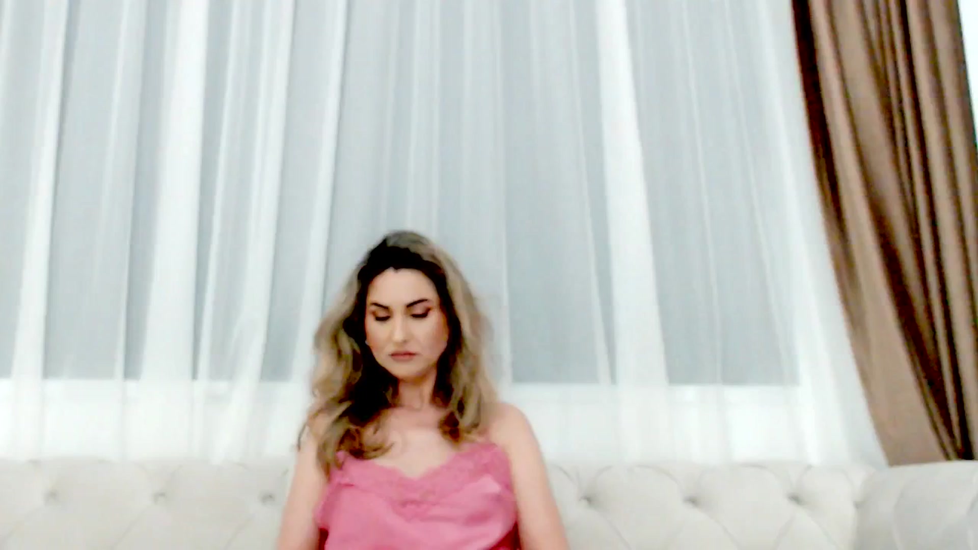 Gallery image thumbnail from AllieSweet's myfreecams stream on, 05/21/2025, 20:15 image 1 of 20