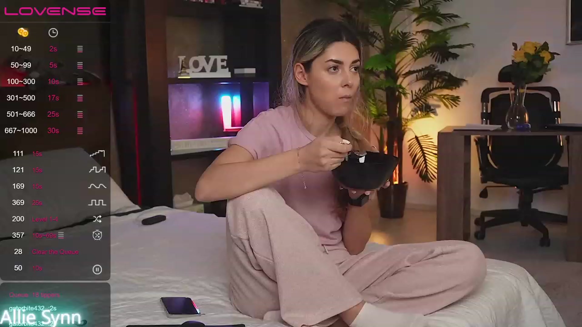 Gallery image thumbnail from Allie_Synn's myfreecams stream on, 12/15/2022, 10:15 image 2 of 20
