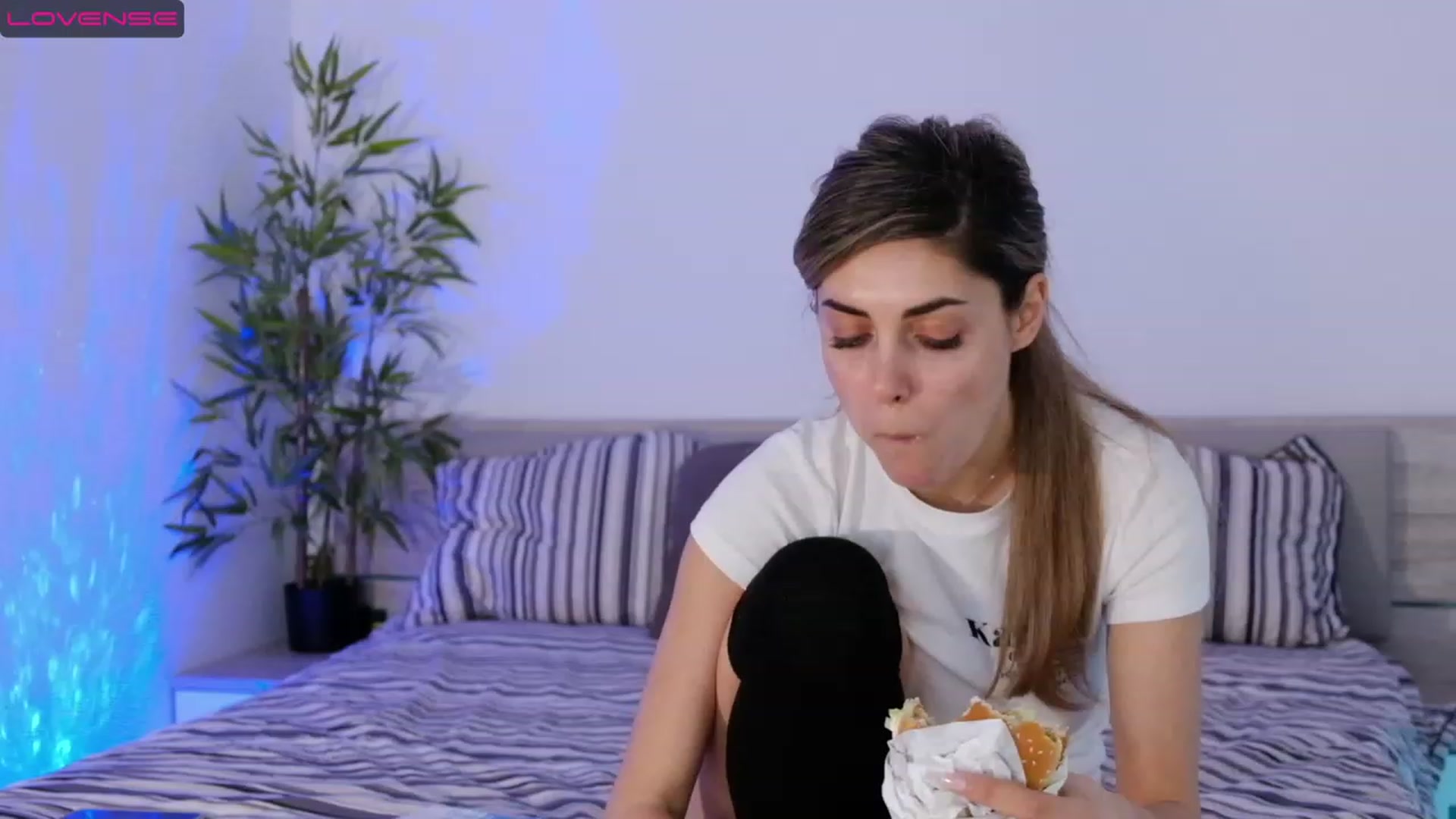 Gallery image thumbnail from Allie_Synn's myfreecams stream on, 02/13/2023, 09:22 image 10 of 20