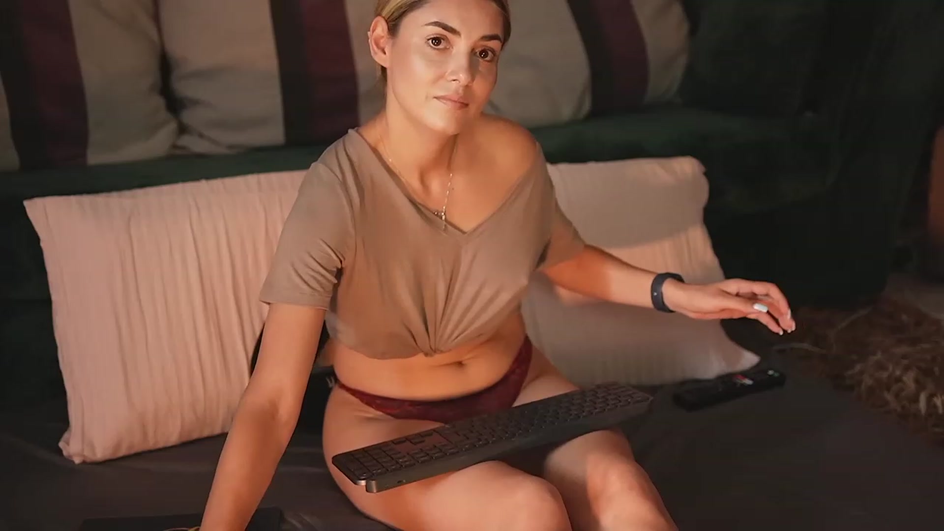 Gallery image thumbnail from Allie_Synn's myfreecams stream on, 07/08/2023, 07:07 image 10 of 20