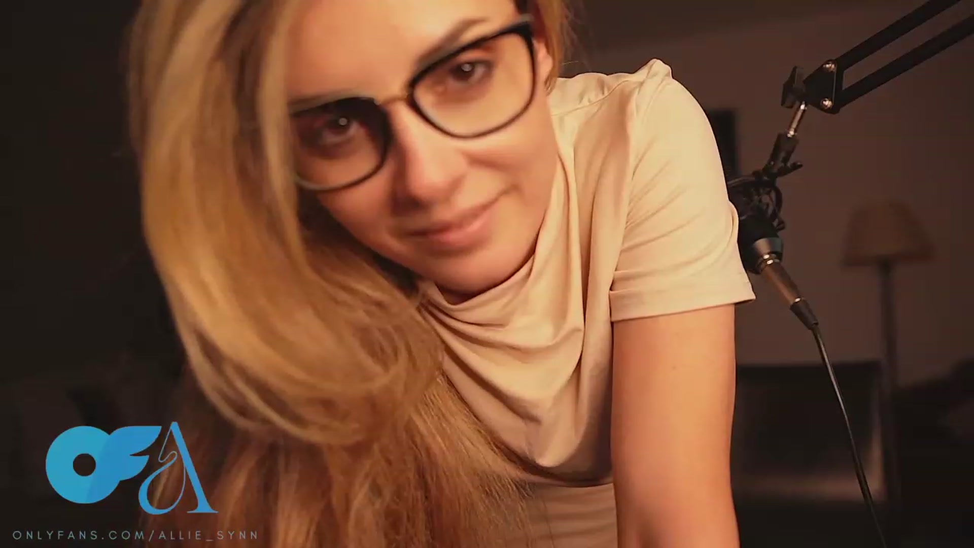 Gallery image thumbnail from Allie_Synn's myfreecams stream on, 08/20/2023, 18:34 image 7 of 20
