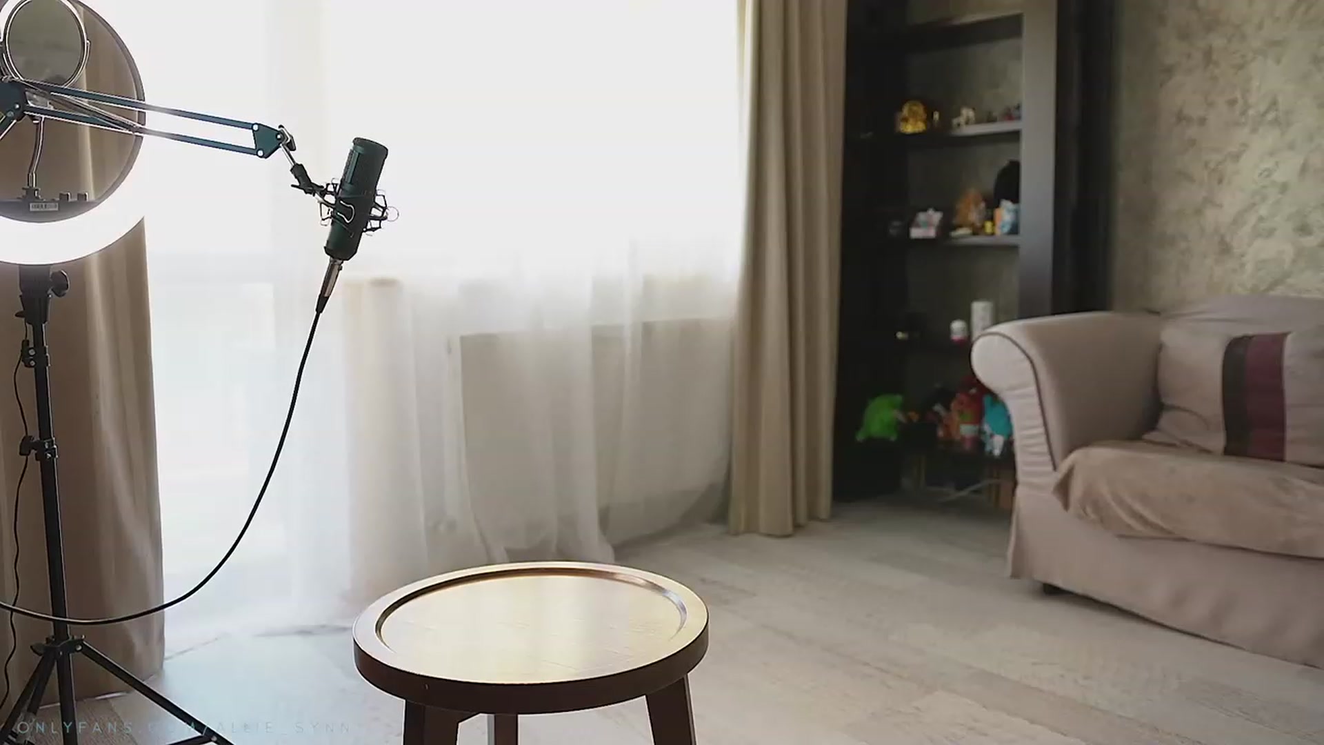 Gallery image thumbnail from Allie_Synn's myfreecams stream on, 08/25/2023, 16:52 image 10 of 20