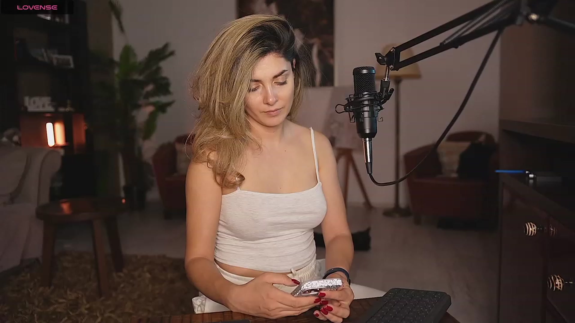 Gallery image thumbnail from Allie_Synn's myfreecams stream on, 09/17/2023, 18:10 image 17 of 20