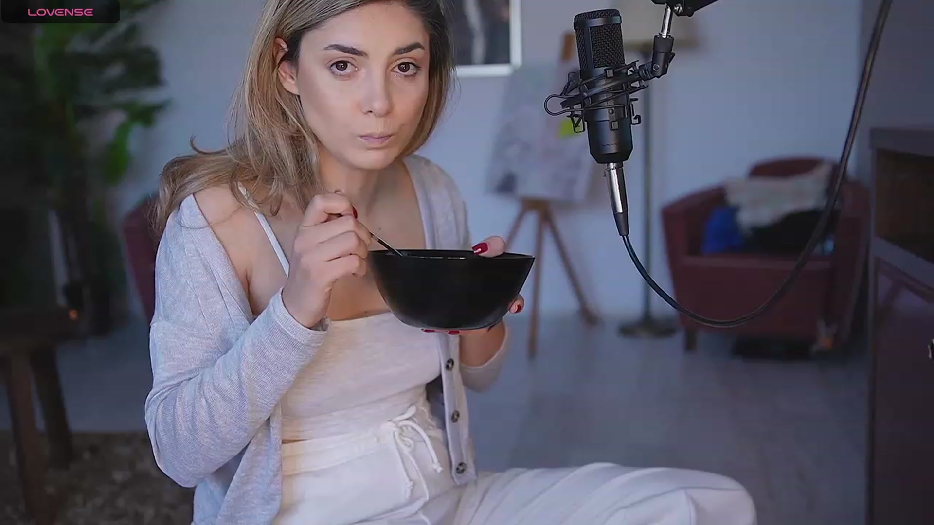 Gallery image thumbnail from Allie_Synn's myfreecams stream on, 09/19/2023, 06:34 image 14 of 20