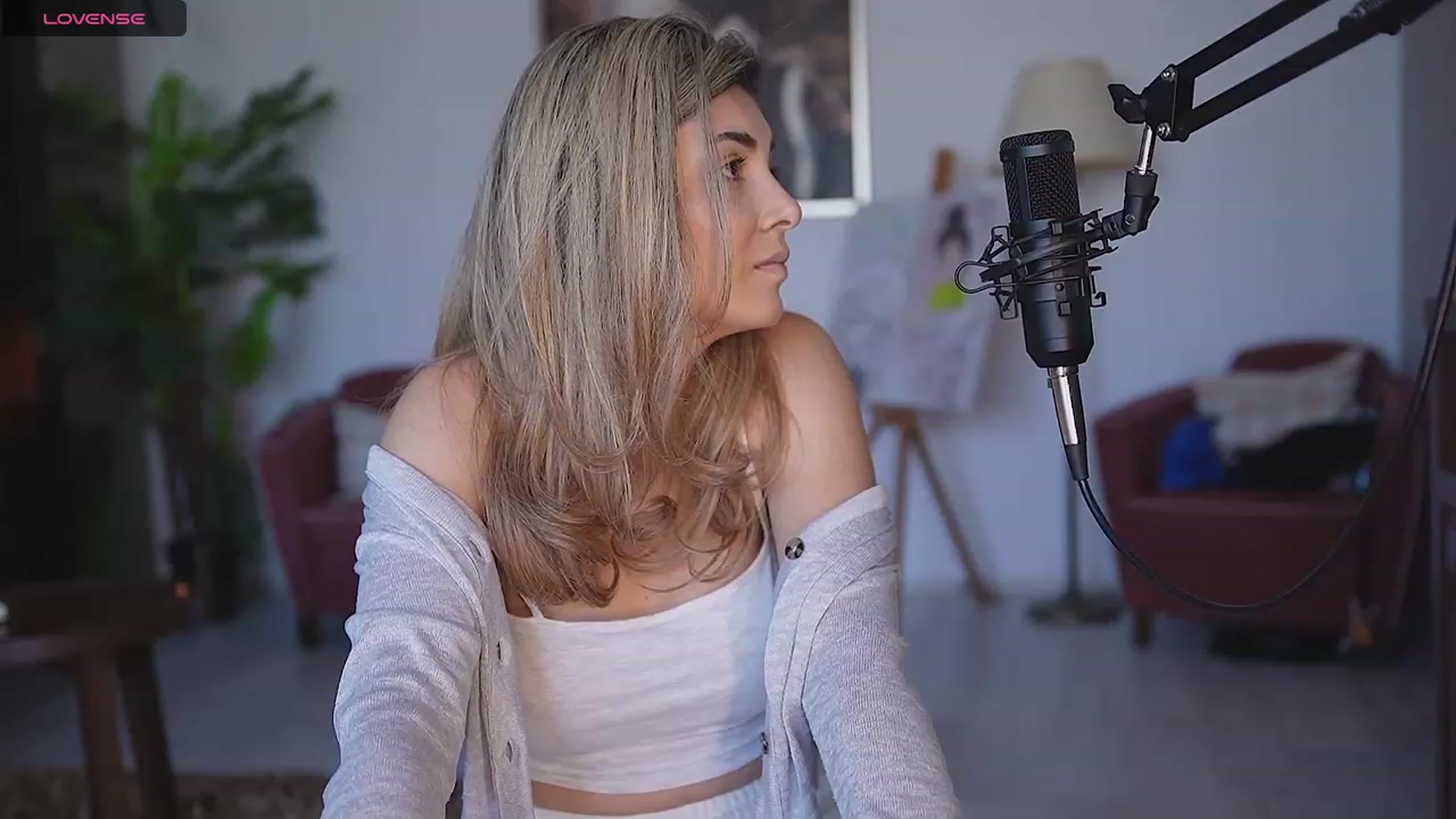 Gallery image thumbnail from Allie_Synn's myfreecams stream on, 09/19/2023, 06:34 image 17 of 20