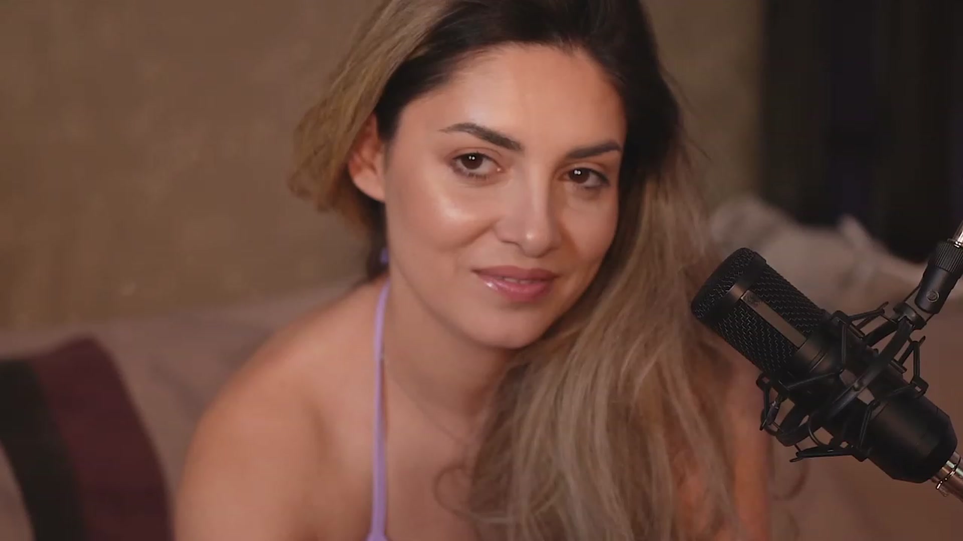 Gallery image thumbnail from Allie_Synn's myfreecams stream on, 11/19/2023, 13:54 image 7 of 20
