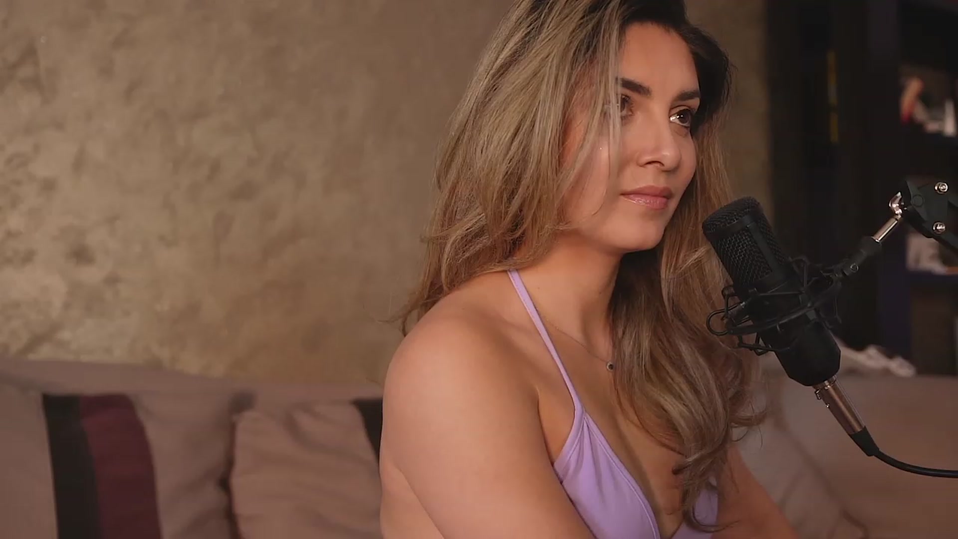 Gallery image thumbnail from Allie_Synn's myfreecams stream on, 11/19/2023, 13:54 image 12 of 20