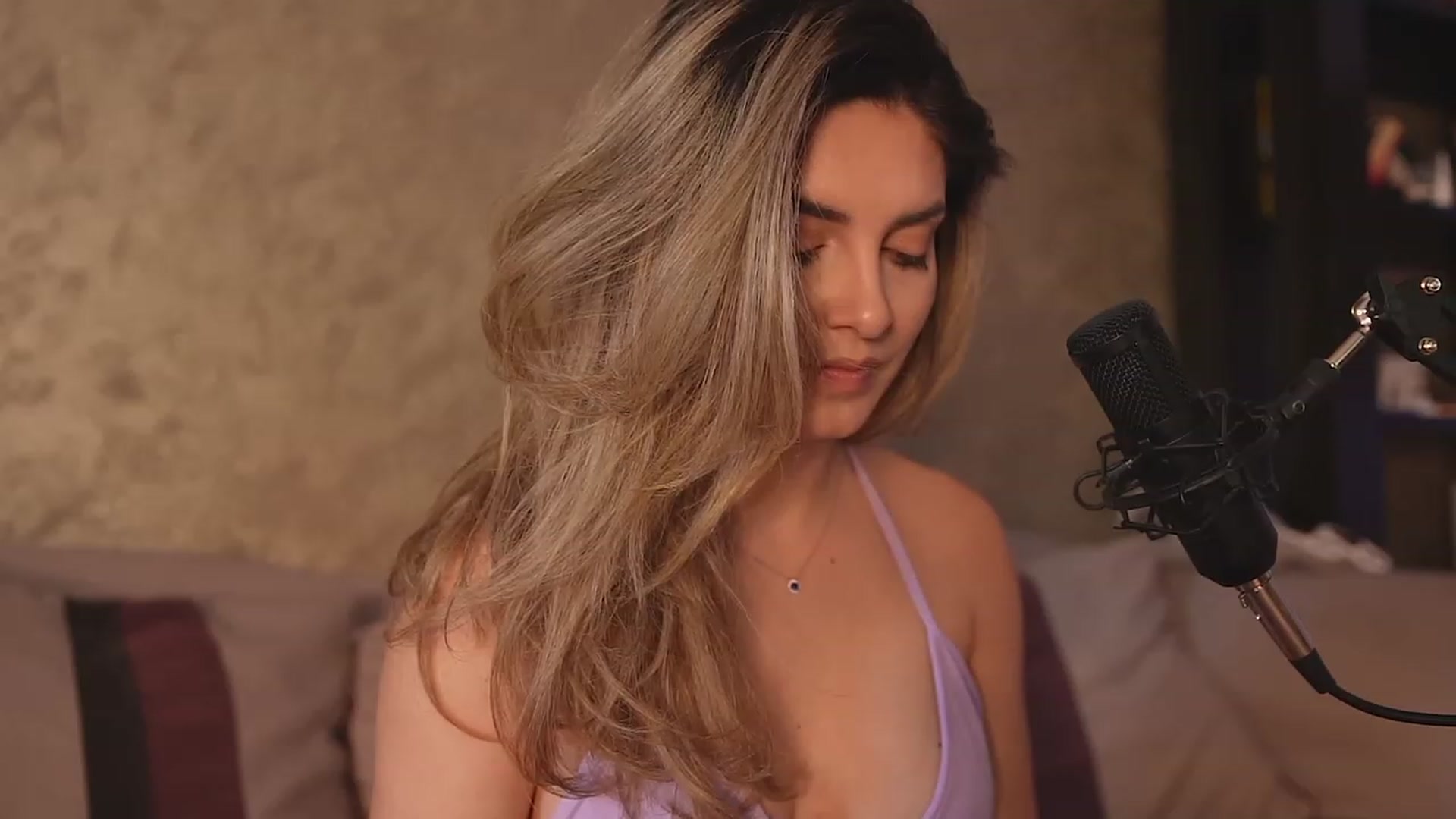 Gallery image thumbnail from Allie_Synn's myfreecams stream on, 11/19/2023, 13:54 image 13 of 20