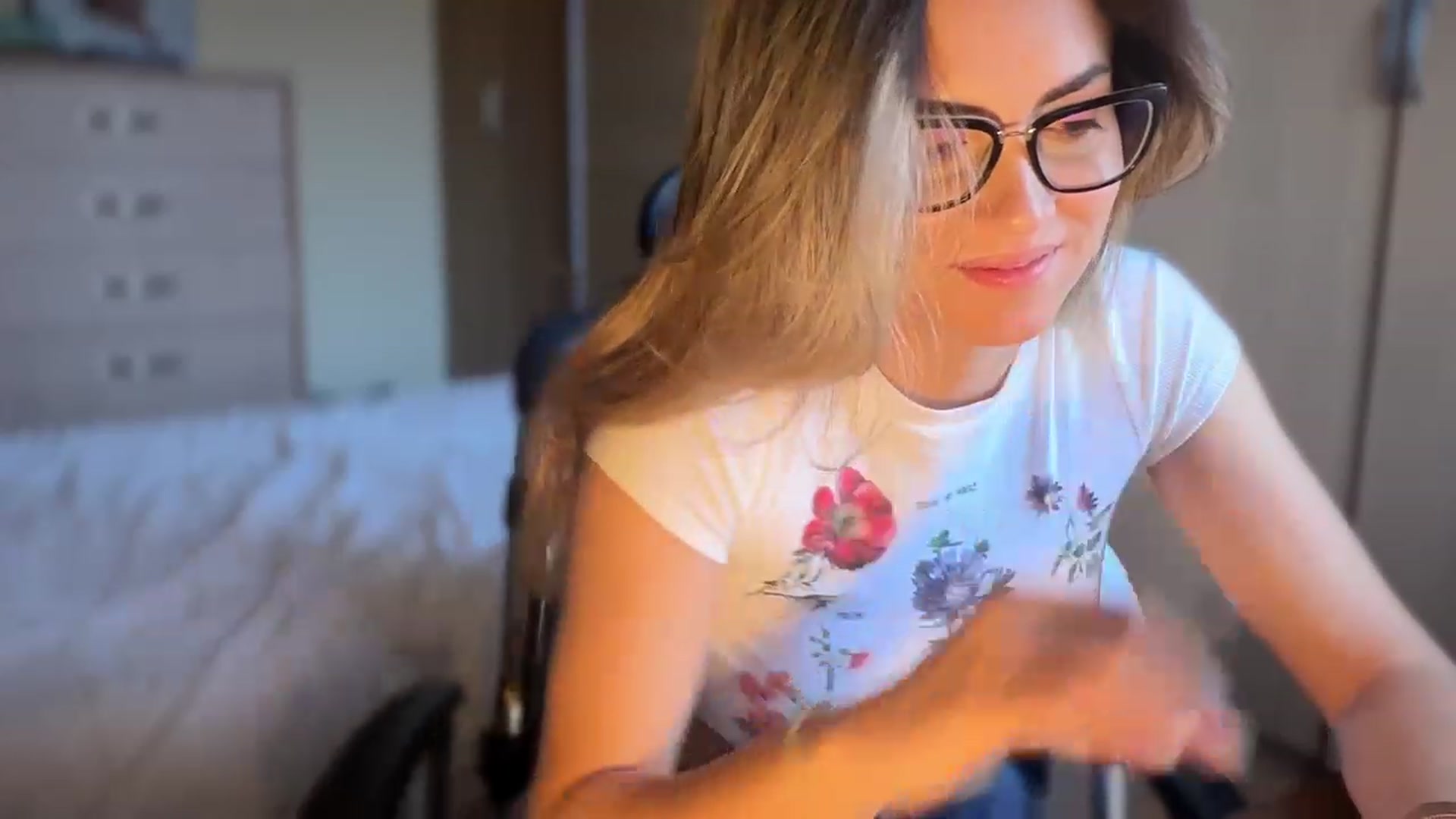 Gallery image thumbnail from Allie_Synn's myfreecams stream on, 11/23/2023, 08:20 image 15 of 20
