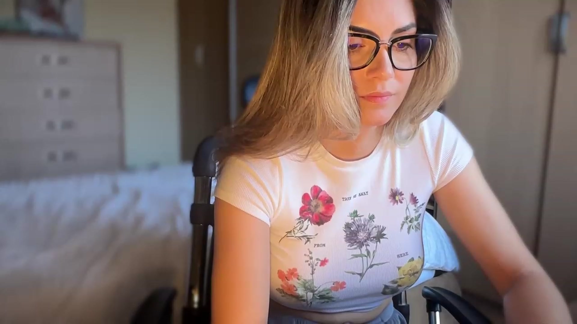 Gallery image thumbnail from Allie_Synn's myfreecams stream on, 11/23/2023, 08:20 image 17 of 20
