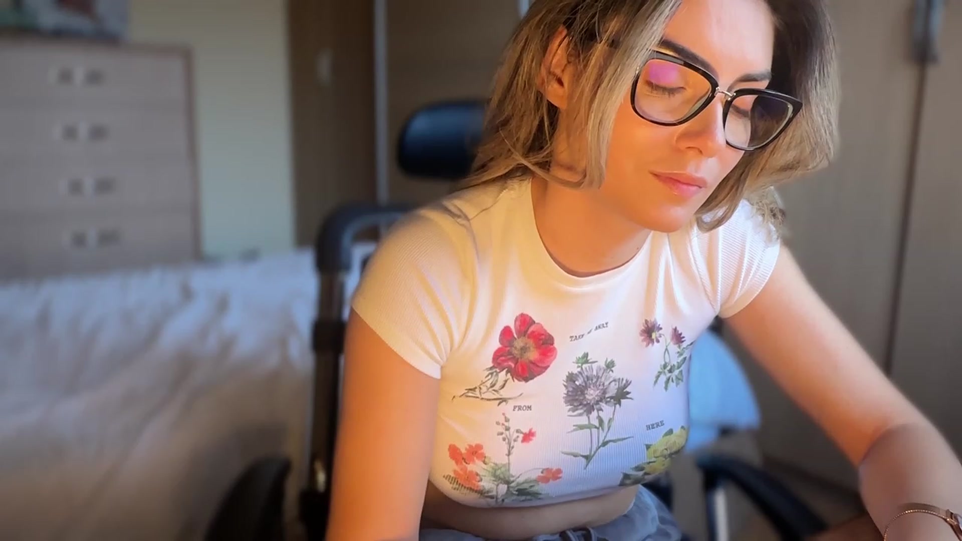 Gallery image thumbnail from Allie_Synn's myfreecams stream on, 11/23/2023, 08:20 image 11 of 20