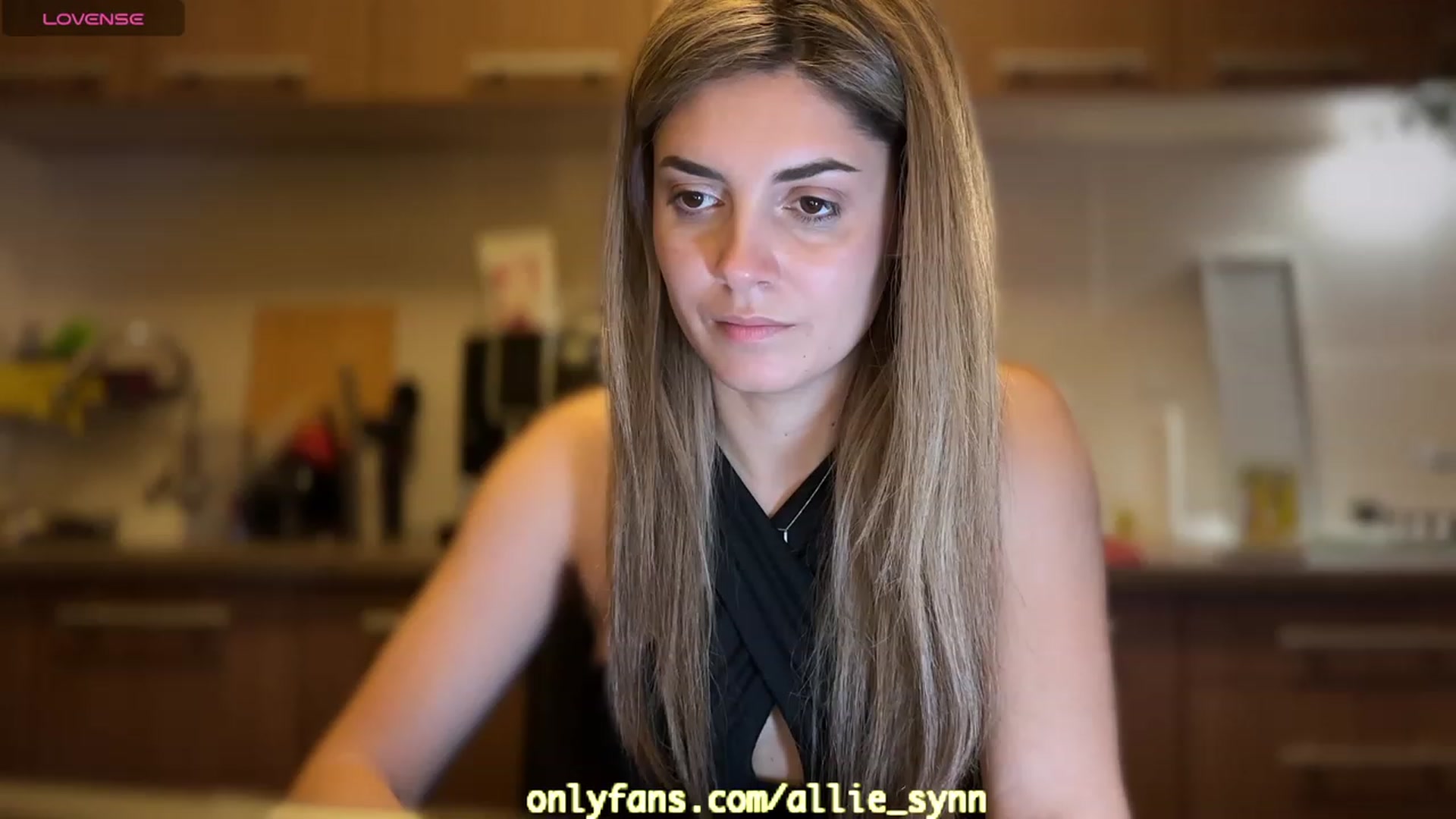 Gallery image thumbnail from Allie_Synn's myfreecams stream on, 12/12/2023, 16:25 image 17 of 20