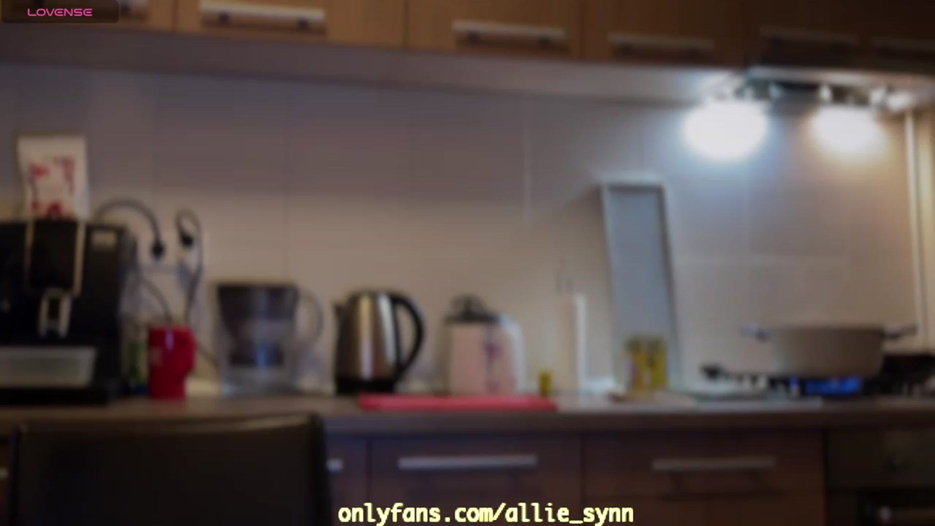 Gallery image thumbnail from Allie_Synn's myfreecams stream on, 12/12/2023, 16:25 image 13 of 20