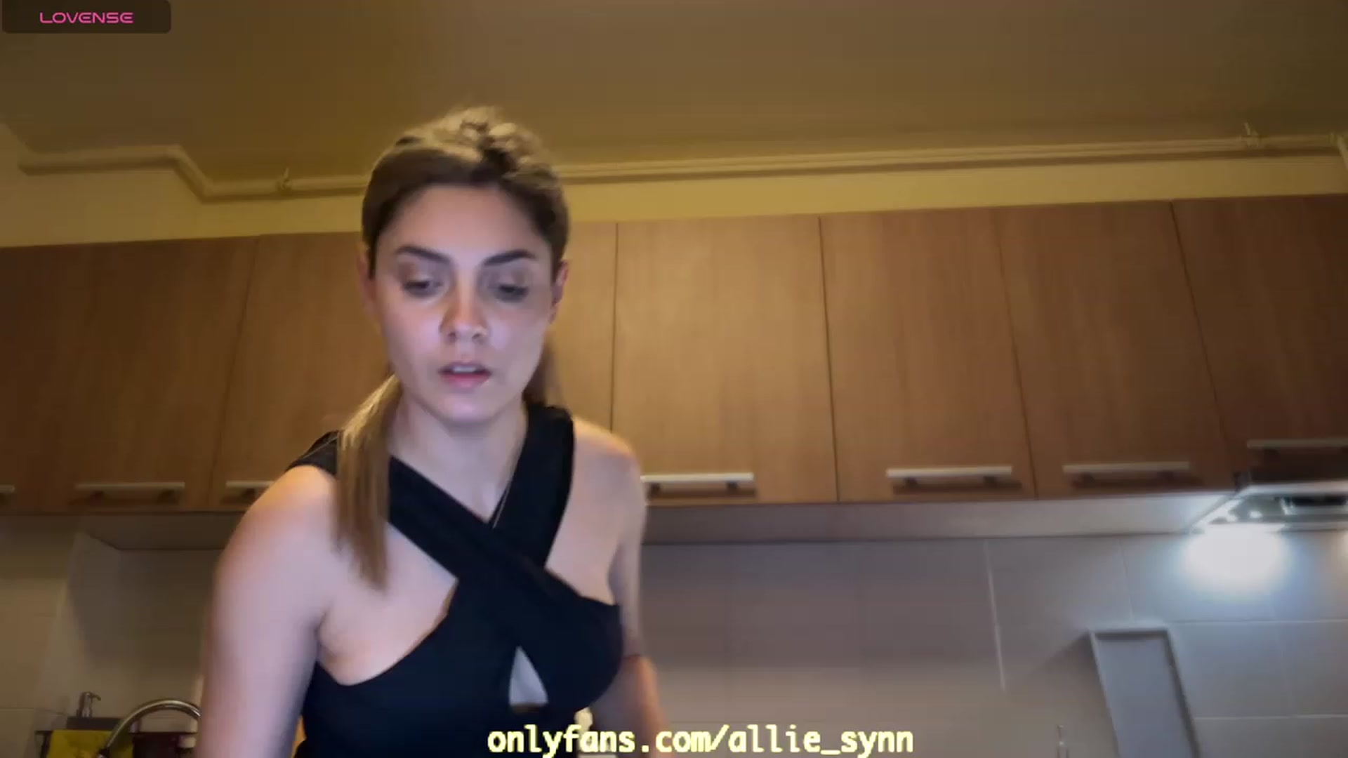 Gallery image thumbnail from Allie_Synn's myfreecams stream on, 12/12/2023, 16:25 image 9 of 20