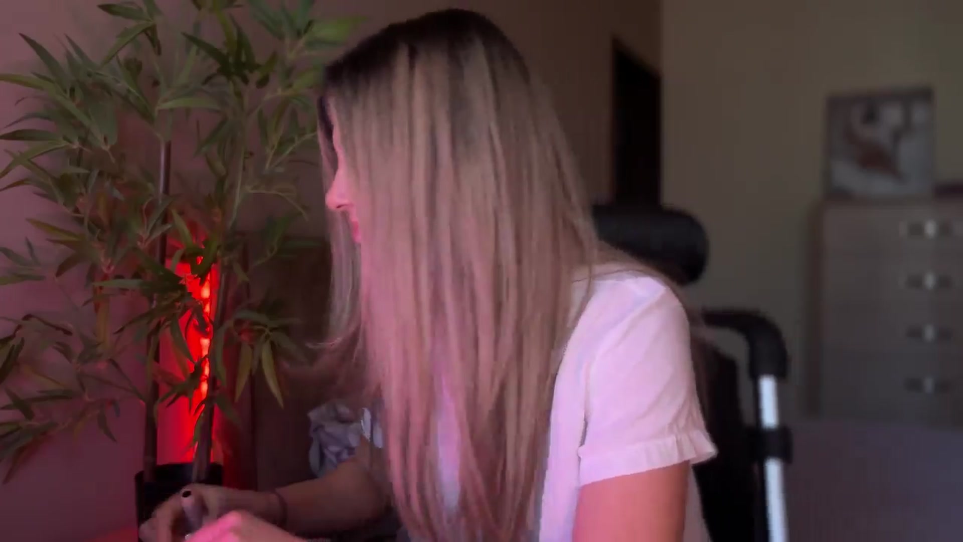 Gallery image thumbnail from Allie_Synn's myfreecams stream on, 04/11/2024, 11:28 image 8 of 20