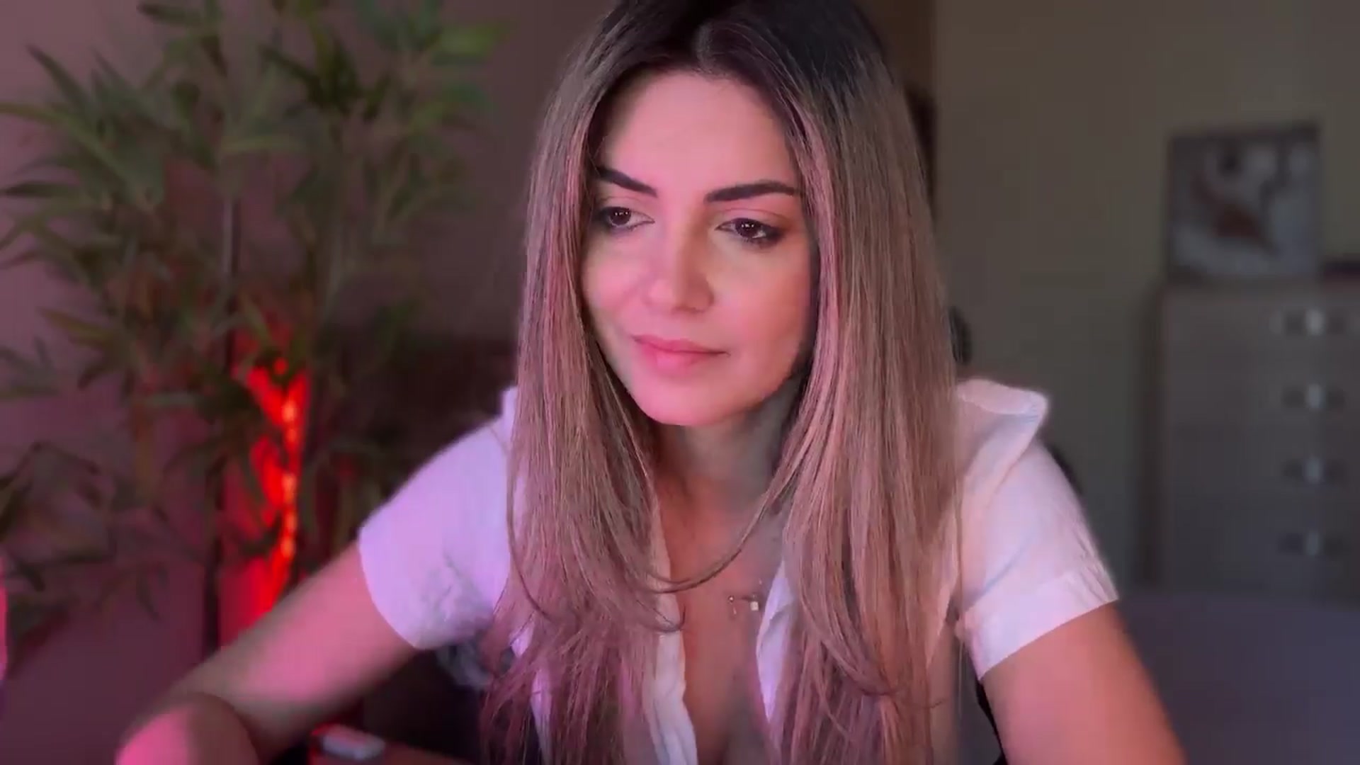 Gallery image thumbnail from Allie_Synn's myfreecams stream on, 04/11/2024, 11:28 image 6 of 20