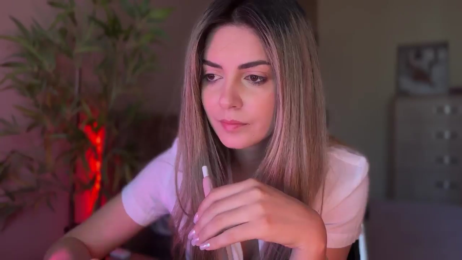 Gallery image thumbnail from Allie_Synn's myfreecams stream on, 04/11/2024, 11:28 image 7 of 20