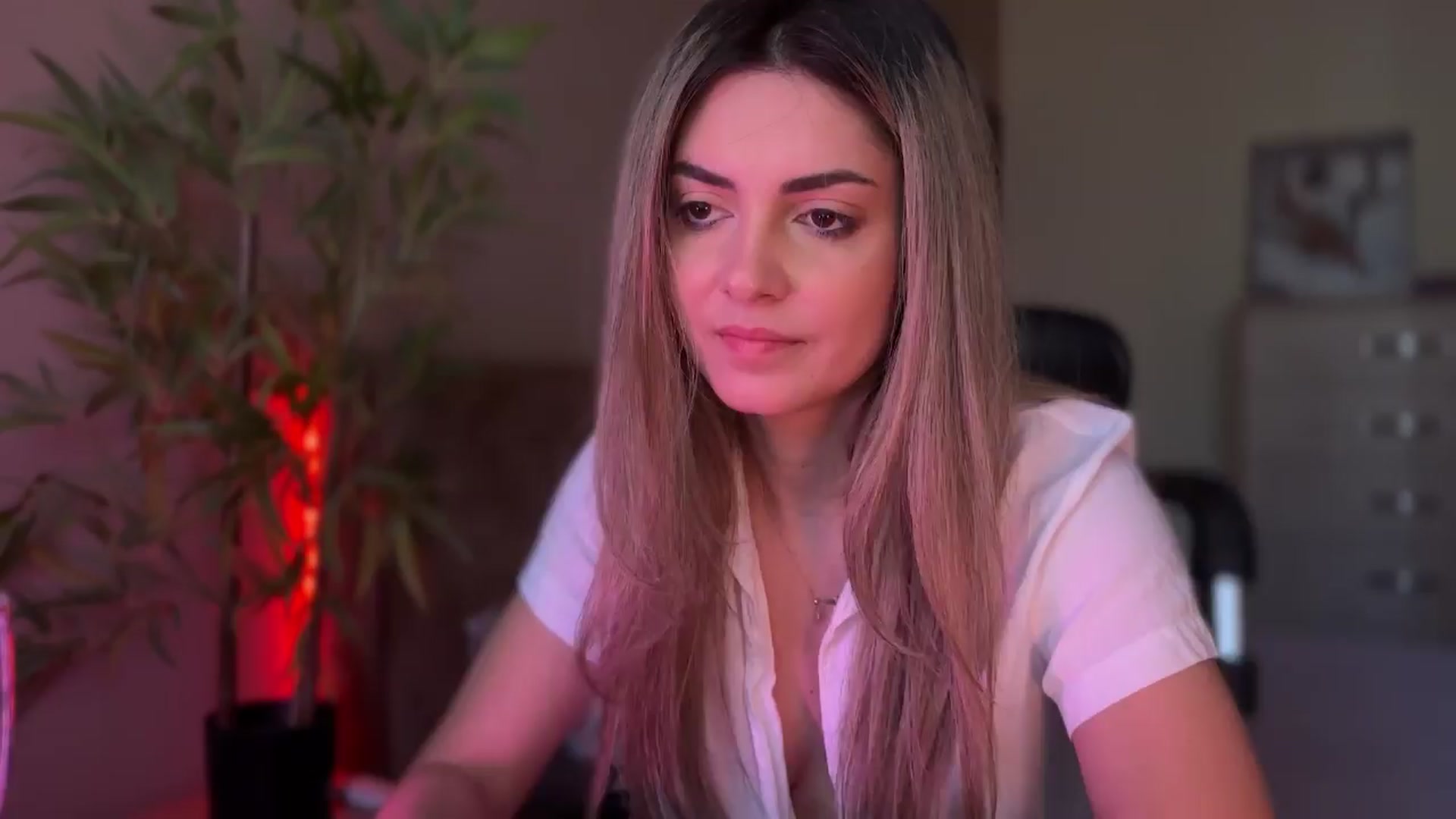 Gallery image thumbnail from Allie_Synn's myfreecams stream on, 04/11/2024, 11:28 image 1 of 20