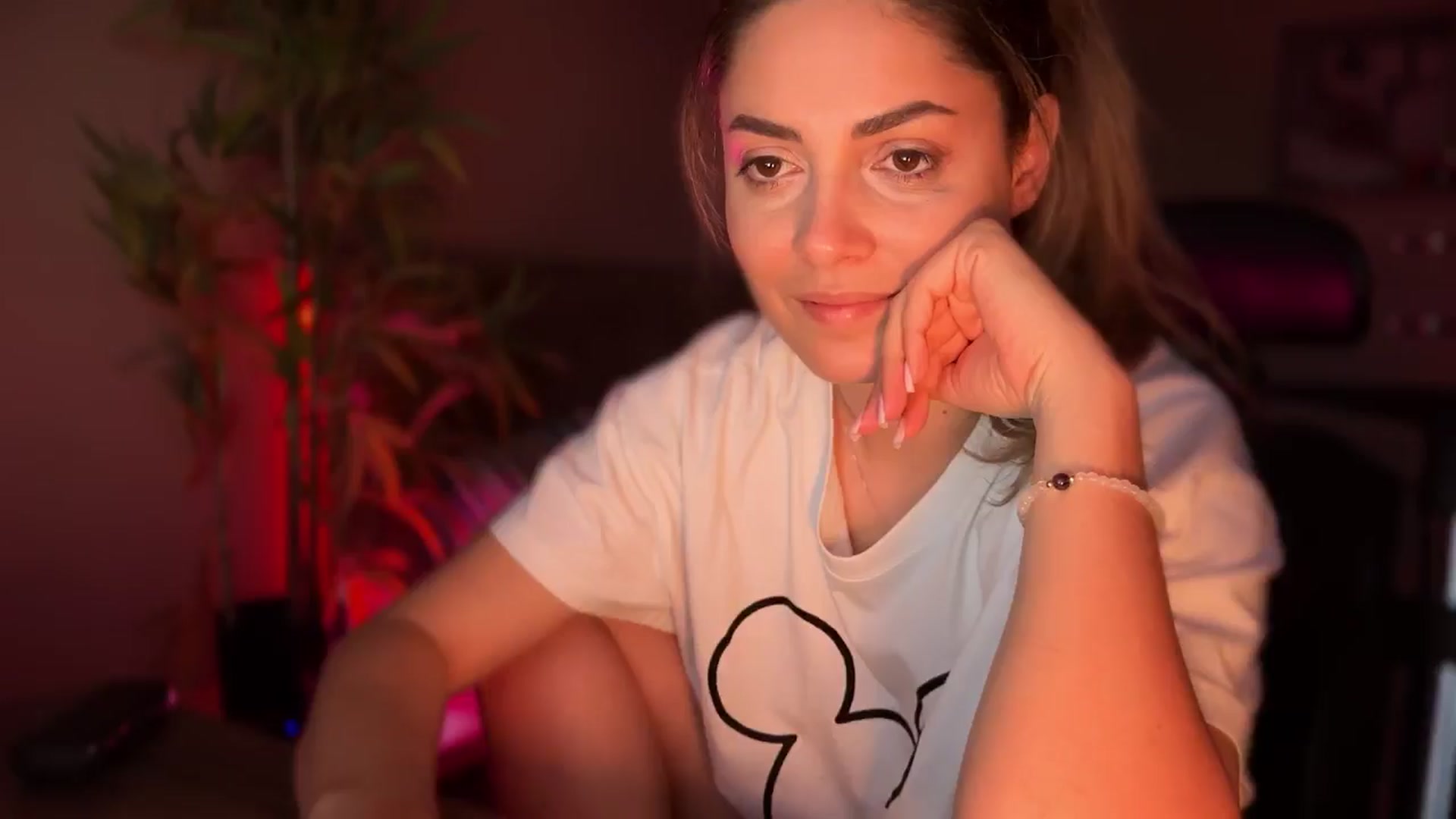 Gallery image thumbnail from Allie_Synn's myfreecams stream on, 05/14/2024, 16:05 image 8 of 20